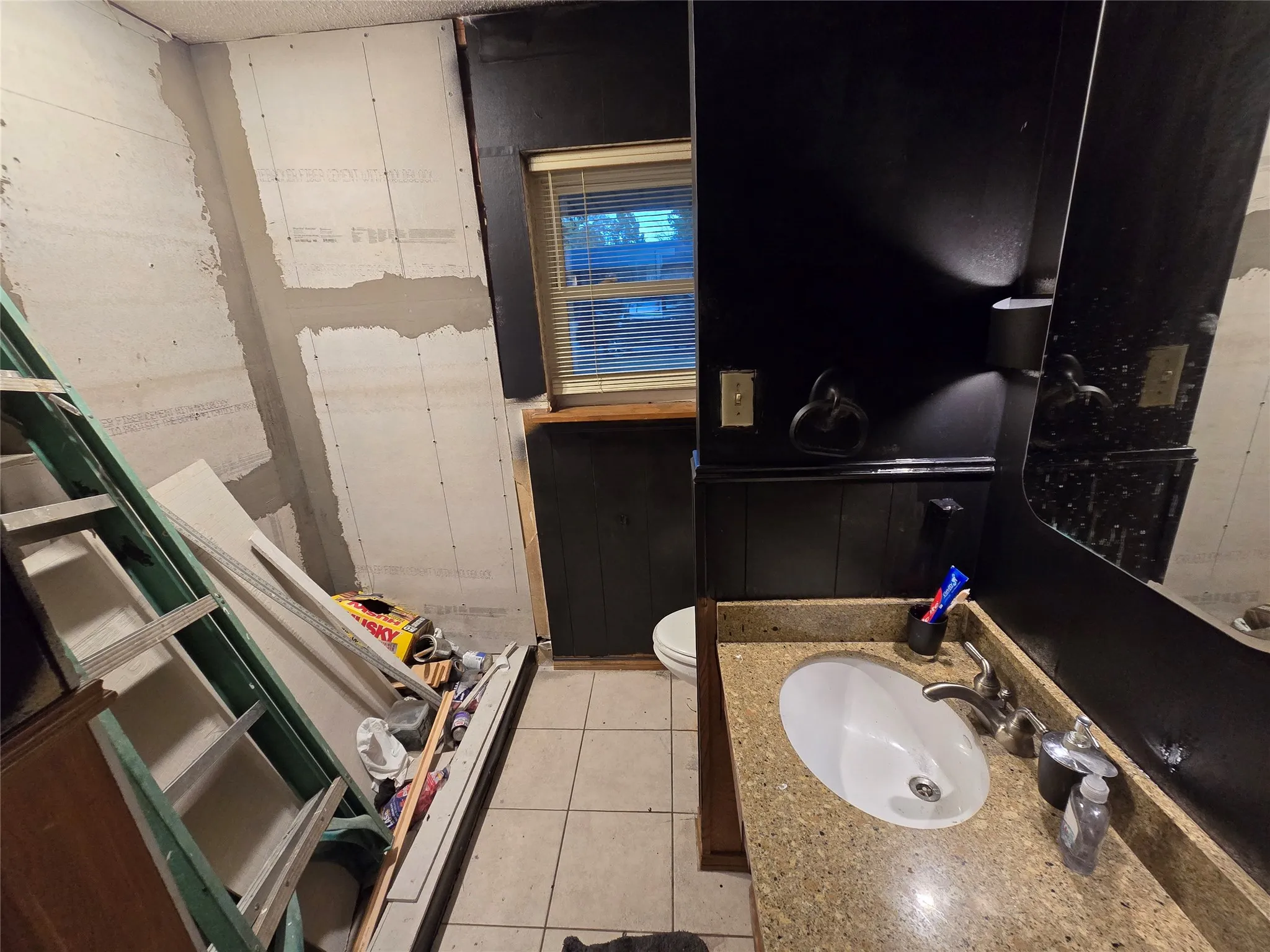 Single Family Residence For Sale in Ellis County , 113 S Valley Street, Red Oak, Texas 75154, 3 Bedroom, 2 Bathroom, 2 Garage spaces, 1,708 Sqft, built in 1968, mls#21384931, Real Estate Agent in Red Oak, Homes For Sale in Ellis county, Homes For Sale in Red Oak, Realtor in Red Oak Texas, Real Estate Brokerage Independent Realty Texas, Luminita Cordes Realtor