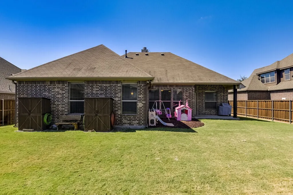 Single Family Residence For Sale in Ellis County , 115 Traveller Street, Waxahachie, Texas 75165, 3 Bedroom, 2 Bathroom, 2 Garage spaces, 1,894 Sqft, built in 2014, mls#21384925, Real Estate Agent in Waxahachie, Homes For Sale in Ellis county, Homes For Sale in Waxahachie, Realtor in Waxahachie Texas, Real Estate Brokerage Independent Realty Texas, Luminita Cordes Realtor