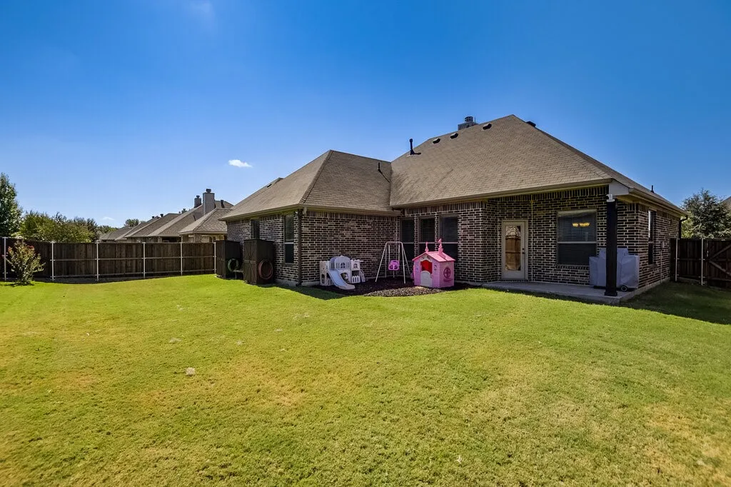 Single Family Residence For Sale in Ellis County , 115 Traveller Street, Waxahachie, Texas 75165, 3 Bedroom, 2 Bathroom, 2 Garage spaces, 1,894 Sqft, built in 2014, mls#21384925, Real Estate Agent in Waxahachie, Homes For Sale in Ellis county, Homes For Sale in Waxahachie, Realtor in Waxahachie Texas, Real Estate Brokerage Independent Realty Texas, Luminita Cordes Realtor