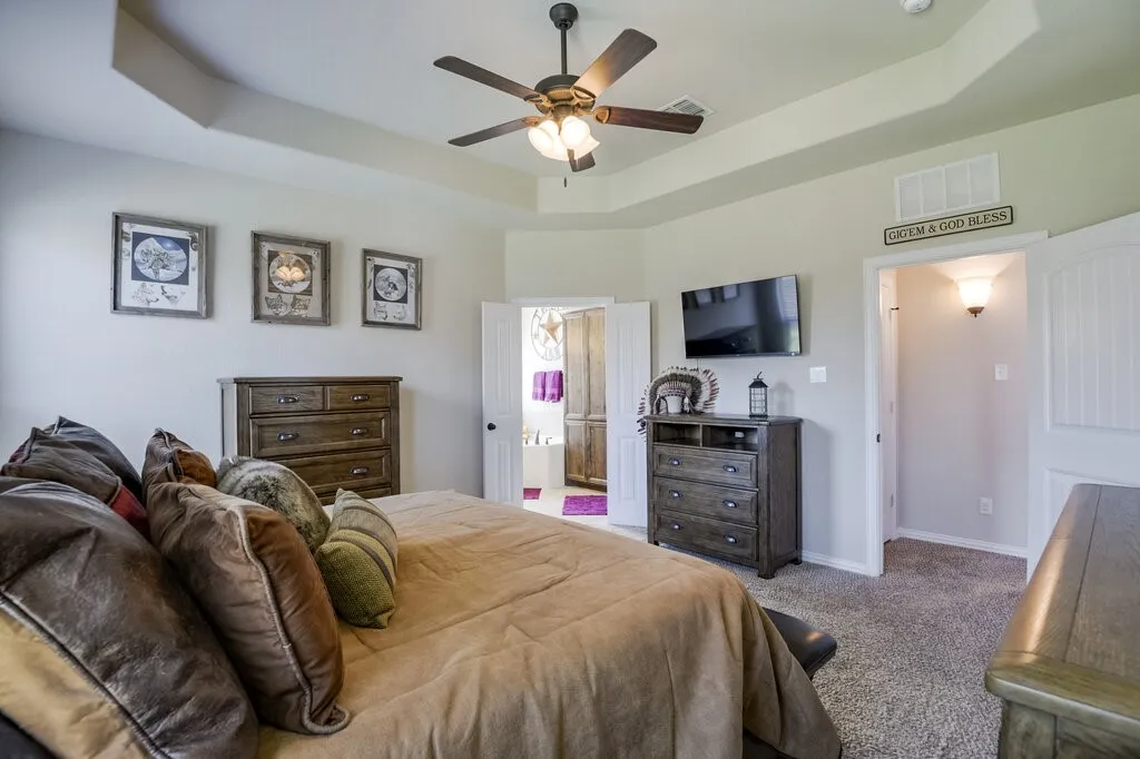 Single Family Residence For Sale in Ellis County , 115 Traveller Street, Waxahachie, Texas 75165, 3 Bedroom, 2 Bathroom, 2 Garage spaces, 1,894 Sqft, built in 2014, mls#21384925, Real Estate Agent in Waxahachie, Homes For Sale in Ellis county, Homes For Sale in Waxahachie, Realtor in Waxahachie Texas, Real Estate Brokerage Independent Realty Texas, Luminita Cordes Realtor