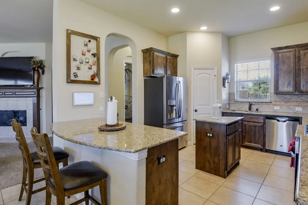 Single Family Residence For Sale in Ellis County , 115 Traveller Street, Waxahachie, Texas 75165, 3 Bedroom, 2 Bathroom, 2 Garage spaces, 1,894 Sqft, built in 2014, mls#21384925, Real Estate Agent in Waxahachie, Homes For Sale in Ellis county, Homes For Sale in Waxahachie, Realtor in Waxahachie Texas, Real Estate Brokerage Independent Realty Texas, Luminita Cordes Realtor