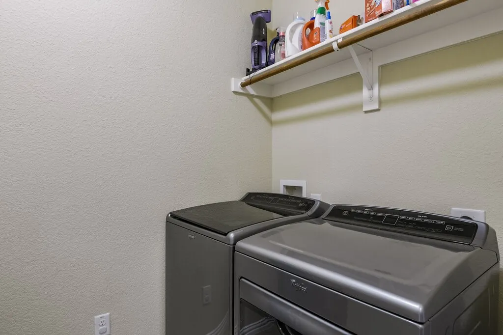 Single Family Residence For Sale in Ellis County , 115 Traveller Street, Waxahachie, Texas 75165, 3 Bedroom, 2 Bathroom, 2 Garage spaces, 1,894 Sqft, built in 2014, mls#21384925, Real Estate Agent in Waxahachie, Homes For Sale in Ellis county, Homes For Sale in Waxahachie, Realtor in Waxahachie Texas, Real Estate Brokerage Independent Realty Texas, Luminita Cordes Realtor