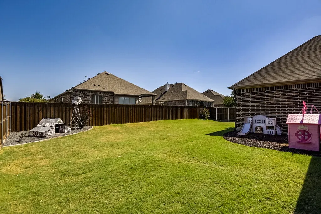 Single Family Residence For Sale in Ellis County , 115 Traveller Street, Waxahachie, Texas 75165, 3 Bedroom, 2 Bathroom, 2 Garage spaces, 1,894 Sqft, built in 2014, mls#21384925, Real Estate Agent in Waxahachie, Homes For Sale in Ellis county, Homes For Sale in Waxahachie, Realtor in Waxahachie Texas, Real Estate Brokerage Independent Realty Texas, Luminita Cordes Realtor