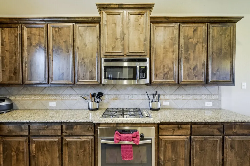 Single Family Residence For Sale in Ellis County , 115 Traveller Street, Waxahachie, Texas 75165, 3 Bedroom, 2 Bathroom, 2 Garage spaces, 1,894 Sqft, built in 2014, mls#21384925, Real Estate Agent in Waxahachie, Homes For Sale in Ellis county, Homes For Sale in Waxahachie, Realtor in Waxahachie Texas, Real Estate Brokerage Independent Realty Texas, Luminita Cordes Realtor