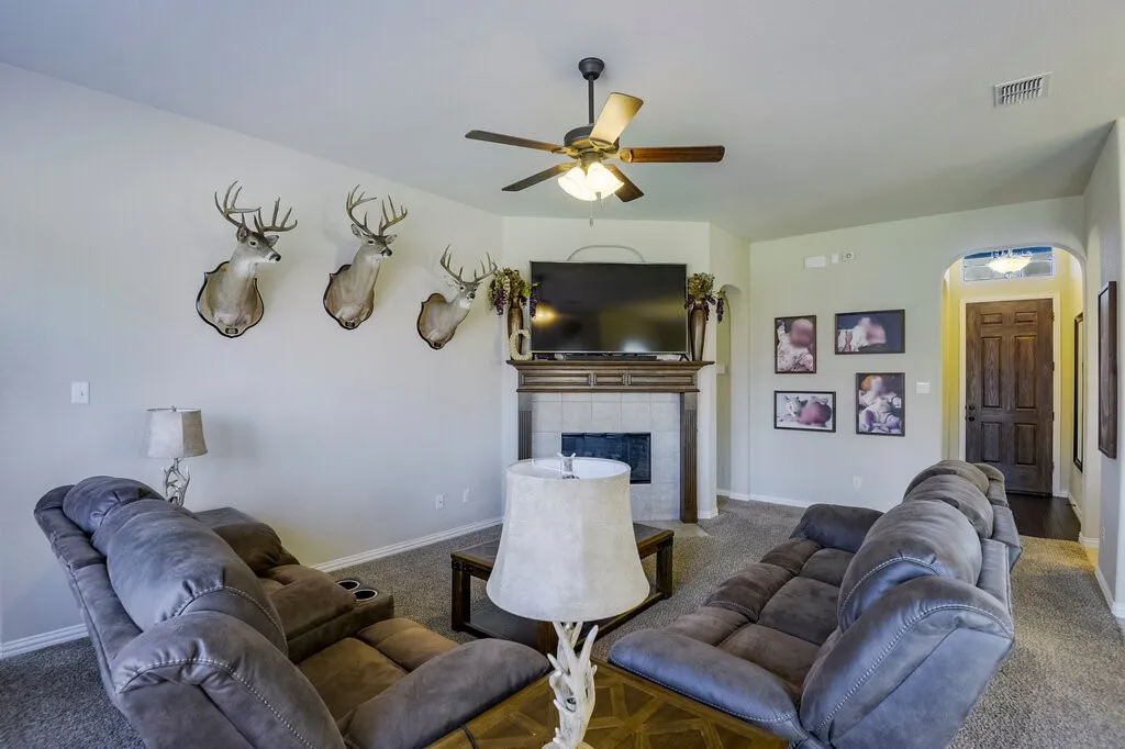 Single Family Residence For Sale in Ellis County , 115 Traveller Street, Waxahachie, Texas 75165, 3 Bedroom, 2 Bathroom, 2 Garage spaces, 1,894 Sqft, built in 2014, mls#21384925, Real Estate Agent in Waxahachie, Homes For Sale in Ellis county, Homes For Sale in Waxahachie, Realtor in Waxahachie Texas, Real Estate Brokerage Independent Realty Texas, Luminita Cordes Realtor