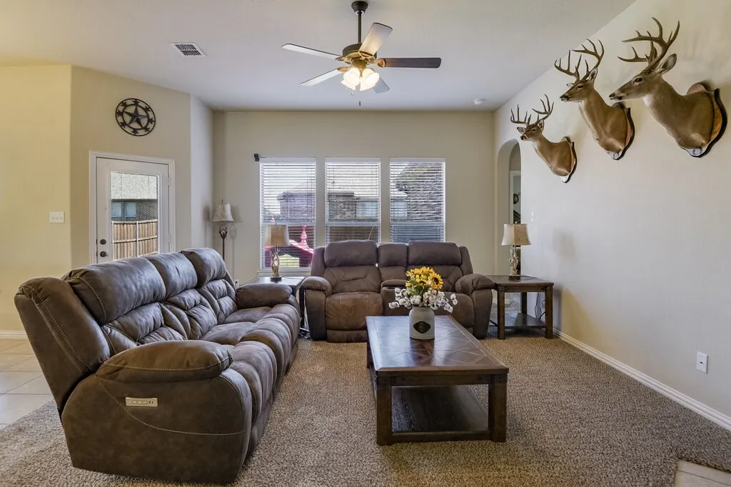 Single Family Residence For Sale in Ellis County , 115 Traveller Street, Waxahachie, Texas 75165, 3 Bedroom, 2 Bathroom, 2 Garage spaces, 1,894 Sqft, built in 2014, mls#21384925, Real Estate Agent in Waxahachie, Homes For Sale in Ellis county, Homes For Sale in Waxahachie, Realtor in Waxahachie Texas, Real Estate Brokerage Independent Realty Texas, Luminita Cordes Realtor