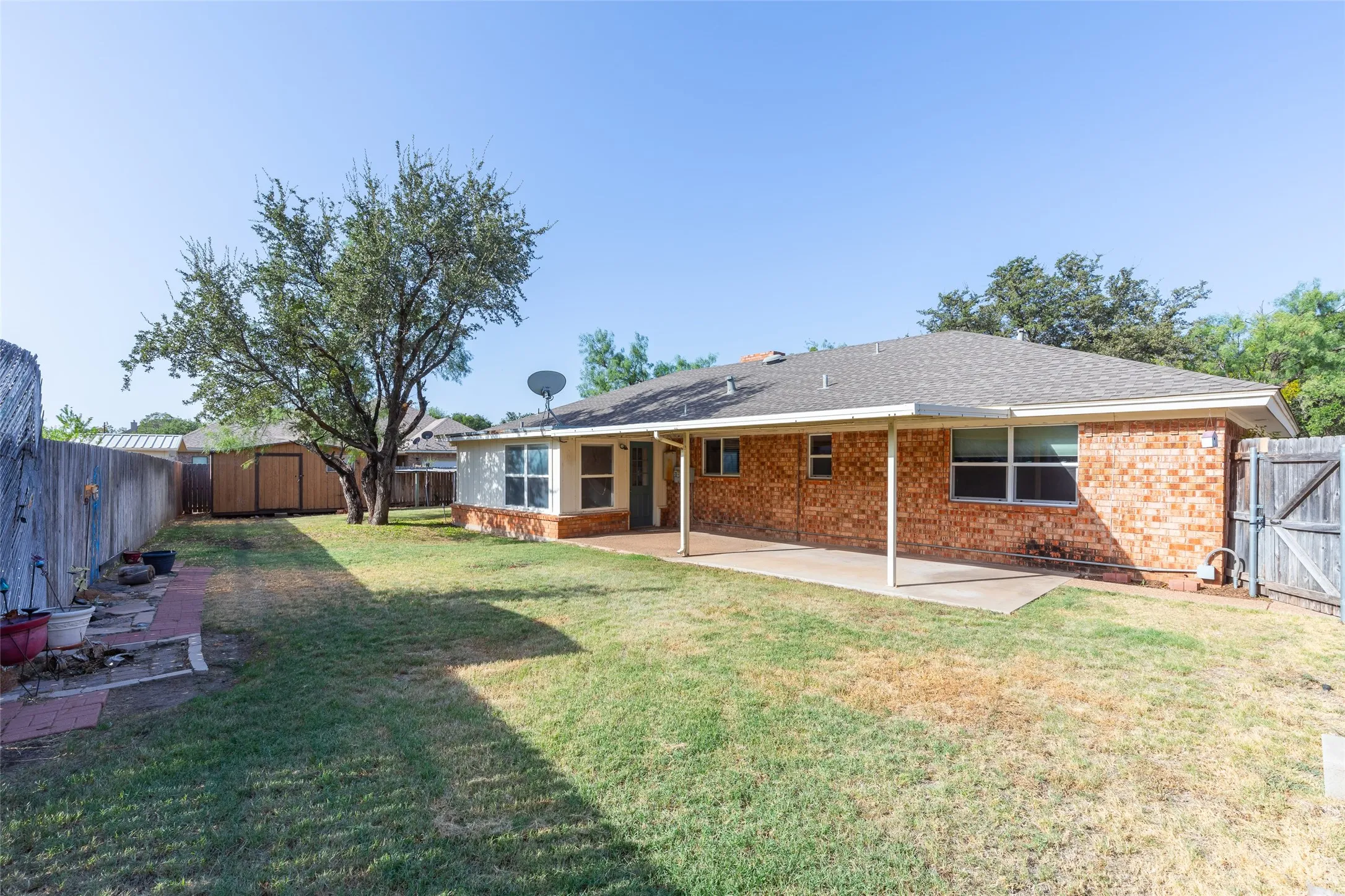 Single Family Residence For Rent in Taylor County , 2025 Lytle Trail, Abilene, Texas 79602, 4 Bedroom, 3 Bathroom, 2 Garage spaces, 2,290 Sqft, built in 1978, mls#21385580, Real Estate Agent in Abilene, Homes For Rent in Taylor county, Homes For Rent in Abilene, Realtor in Abilene Texas, Real Estate Brokerage Independent Realty Texas, Luminita Cordes Realtor