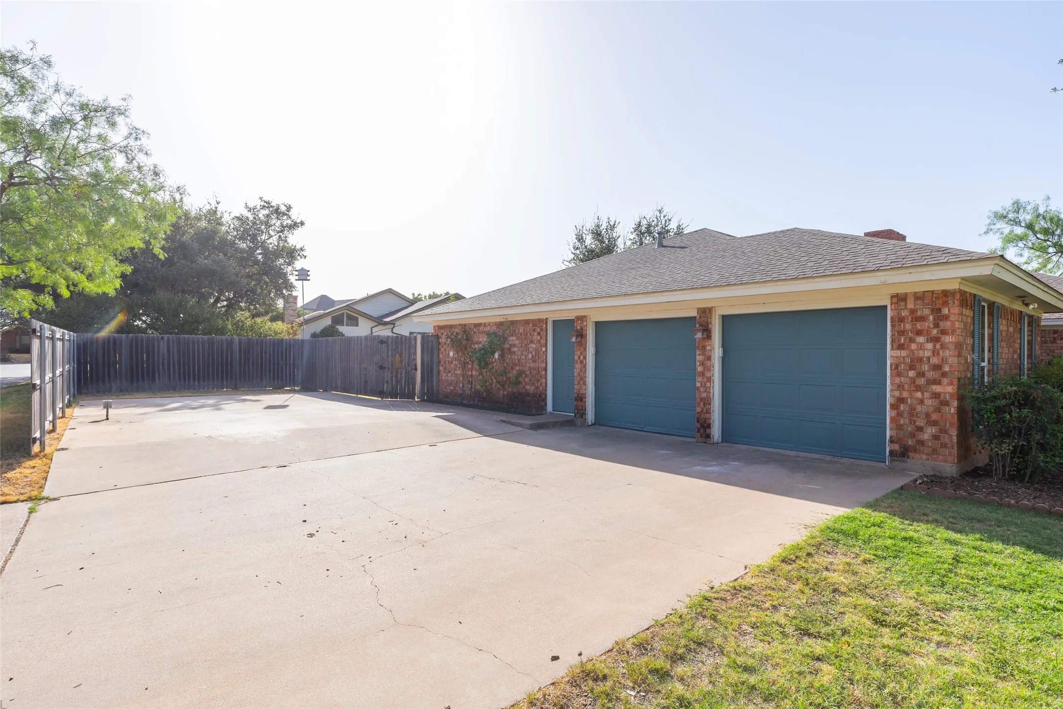 Single Family Residence For Rent in Taylor County , 2025 Lytle Trail, Abilene, Texas 79602, 4 Bedroom, 3 Bathroom, 2 Garage spaces, 2,290 Sqft, built in 1978, mls#21385580, Real Estate Agent in Abilene, Homes For Rent in Taylor county, Homes For Rent in Abilene, Realtor in Abilene Texas, Real Estate Brokerage Independent Realty Texas, Luminita Cordes Realtor