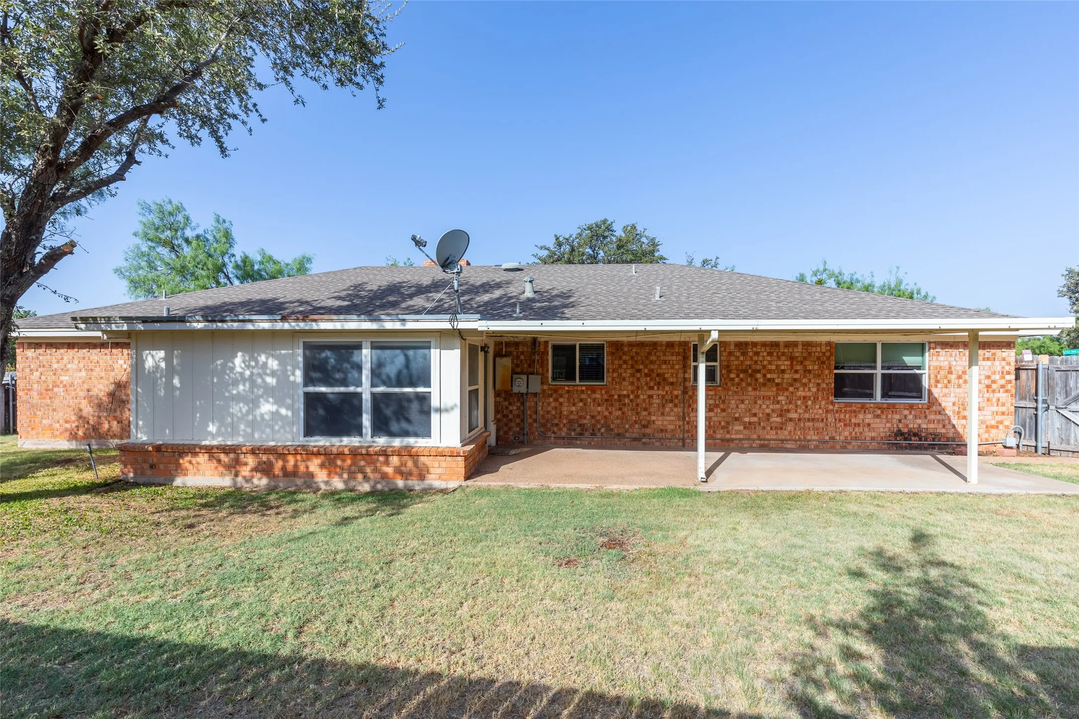 Single Family Residence For Rent in Taylor County , 2025 Lytle Trail, Abilene, Texas 79602, 4 Bedroom, 3 Bathroom, 2 Garage spaces, 2,290 Sqft, built in 1978, mls#21385580, Real Estate Agent in Abilene, Homes For Rent in Taylor county, Homes For Rent in Abilene, Realtor in Abilene Texas, Real Estate Brokerage Independent Realty Texas, Luminita Cordes Realtor