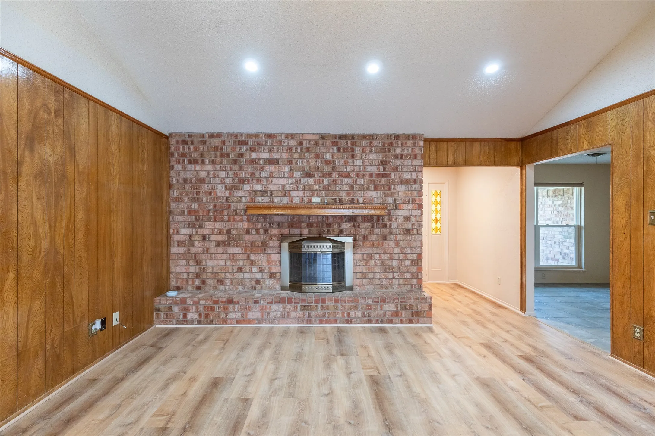 Single Family Residence For Rent in Taylor County , 2025 Lytle Trail, Abilene, Texas 79602, 4 Bedroom, 3 Bathroom, 2 Garage spaces, 2,290 Sqft, built in 1978, mls#21385580, Real Estate Agent in Abilene, Homes For Rent in Taylor county, Homes For Rent in Abilene, Realtor in Abilene Texas, Real Estate Brokerage Independent Realty Texas, Luminita Cordes Realtor
