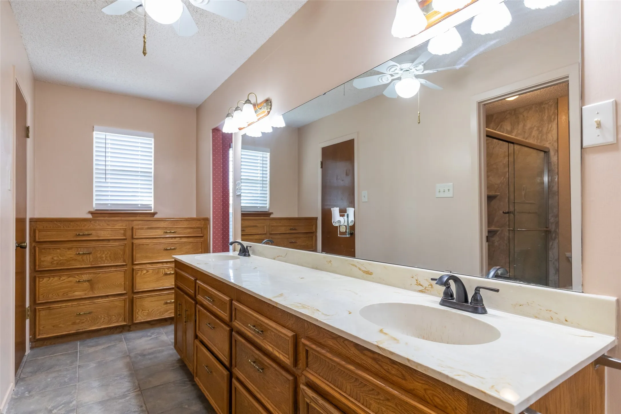 Single Family Residence For Rent in Taylor County , 2025 Lytle Trail, Abilene, Texas 79602, 4 Bedroom, 3 Bathroom, 2 Garage spaces, 2,290 Sqft, built in 1978, mls#21385580, Real Estate Agent in Abilene, Homes For Rent in Taylor county, Homes For Rent in Abilene, Realtor in Abilene Texas, Real Estate Brokerage Independent Realty Texas, Luminita Cordes Realtor