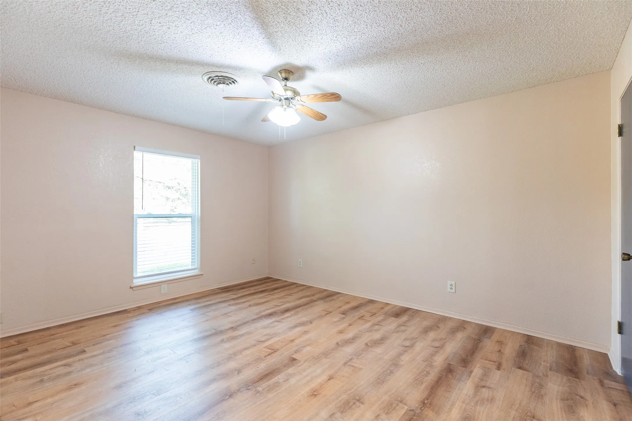 Single Family Residence For Rent in Taylor County , 2025 Lytle Trail, Abilene, Texas 79602, 4 Bedroom, 3 Bathroom, 2 Garage spaces, 2,290 Sqft, built in 1978, mls#21385580, Real Estate Agent in Abilene, Homes For Rent in Taylor county, Homes For Rent in Abilene, Realtor in Abilene Texas, Real Estate Brokerage Independent Realty Texas, Luminita Cordes Realtor