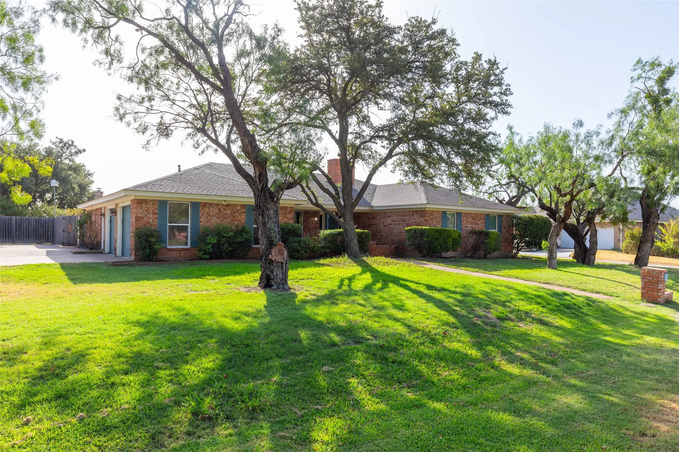 Single Family Residence For Rent in Taylor County , 2025 Lytle Trail, Abilene, Texas 79602, 4 Bedroom, 3 Bathroom, 2 Garage spaces, 2,290 Sqft, built in 1978, mls#21385580, Real Estate Agent in Abilene, Homes For Rent in Taylor county, Homes For Rent in Abilene, Realtor in Abilene Texas, Real Estate Brokerage Independent Realty Texas, Luminita Cordes Realtor
