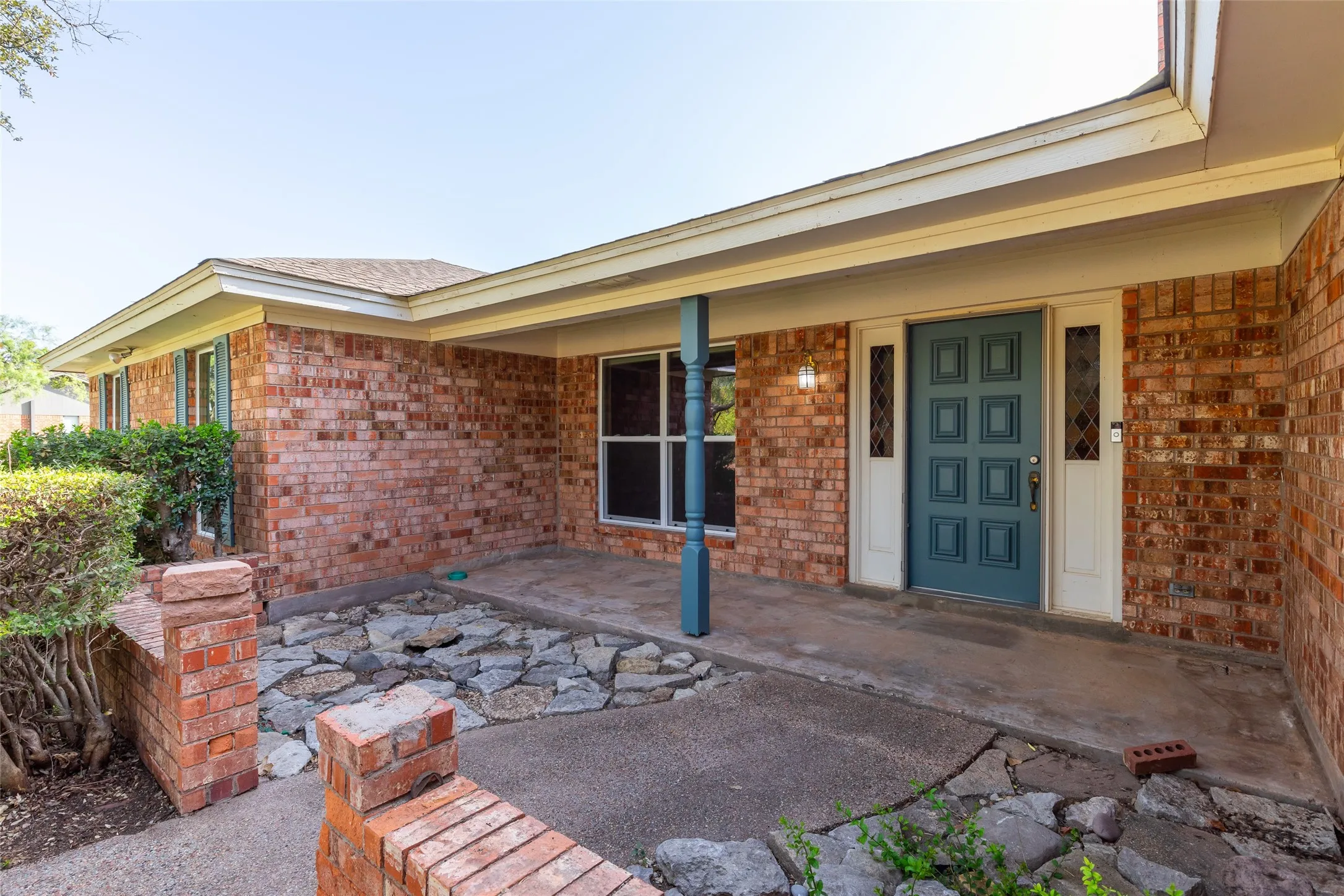 Single Family Residence For Rent in Taylor County , 2025 Lytle Trail, Abilene, Texas 79602, 4 Bedroom, 3 Bathroom, 2 Garage spaces, 2,290 Sqft, built in 1978, mls#21385580, Real Estate Agent in Abilene, Homes For Rent in Taylor county, Homes For Rent in Abilene, Realtor in Abilene Texas, Real Estate Brokerage Independent Realty Texas, Luminita Cordes Realtor