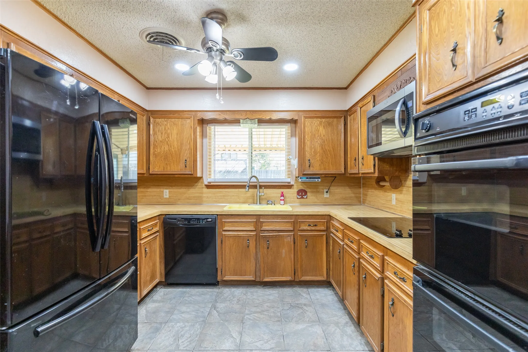 Single Family Residence For Rent in Taylor County , 2025 Lytle Trail, Abilene, Texas 79602, 4 Bedroom, 3 Bathroom, 2 Garage spaces, 2,290 Sqft, built in 1978, mls#21385580, Real Estate Agent in Abilene, Homes For Rent in Taylor county, Homes For Rent in Abilene, Realtor in Abilene Texas, Real Estate Brokerage Independent Realty Texas, Luminita Cordes Realtor