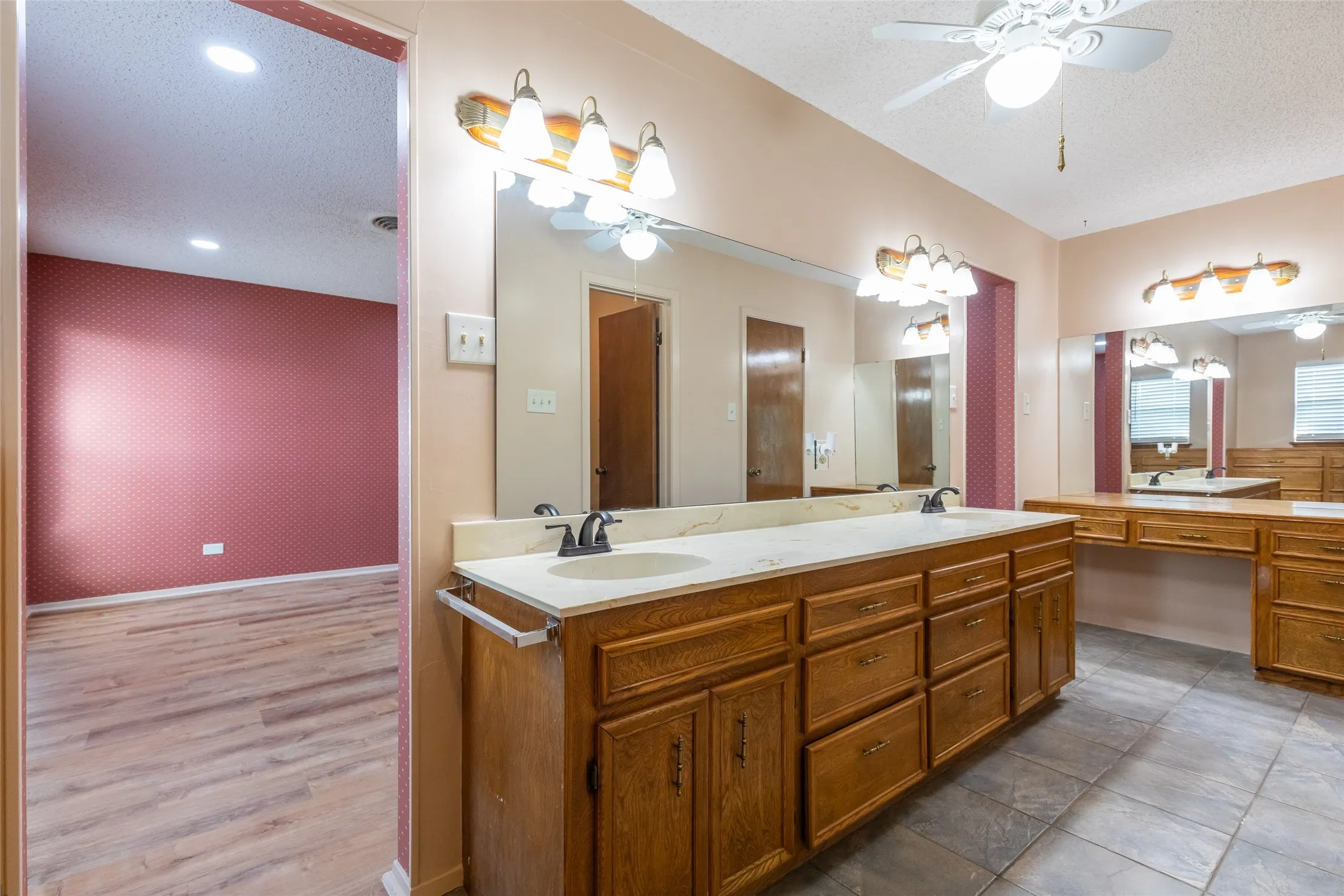 Single Family Residence For Rent in Taylor County , 2025 Lytle Trail, Abilene, Texas 79602, 4 Bedroom, 3 Bathroom, 2 Garage spaces, 2,290 Sqft, built in 1978, mls#21385580, Real Estate Agent in Abilene, Homes For Rent in Taylor county, Homes For Rent in Abilene, Realtor in Abilene Texas, Real Estate Brokerage Independent Realty Texas, Luminita Cordes Realtor