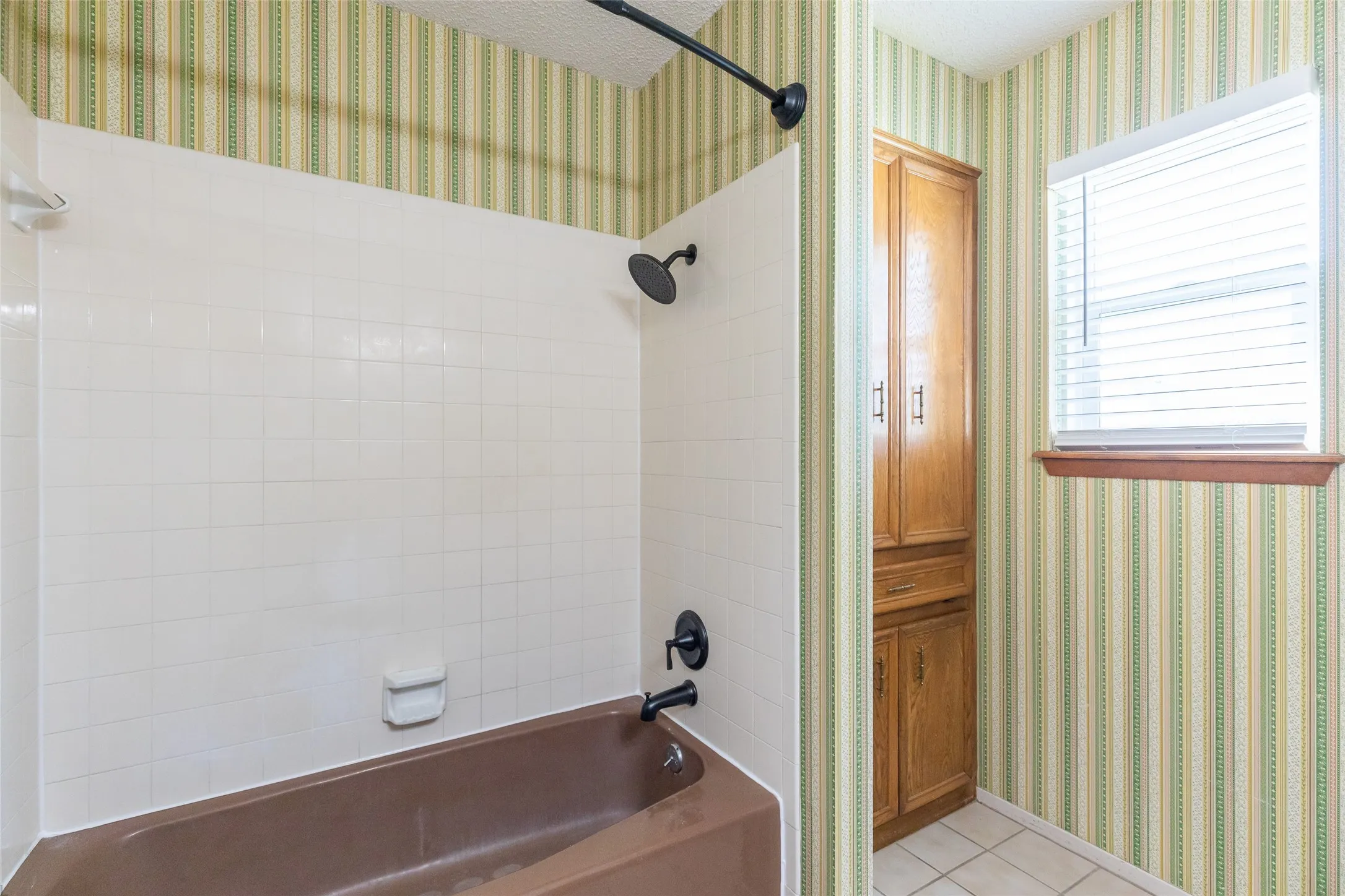 Single Family Residence For Rent in Taylor County , 2025 Lytle Trail, Abilene, Texas 79602, 4 Bedroom, 3 Bathroom, 2 Garage spaces, 2,290 Sqft, built in 1978, mls#21385580, Real Estate Agent in Abilene, Homes For Rent in Taylor county, Homes For Rent in Abilene, Realtor in Abilene Texas, Real Estate Brokerage Independent Realty Texas, Luminita Cordes Realtor