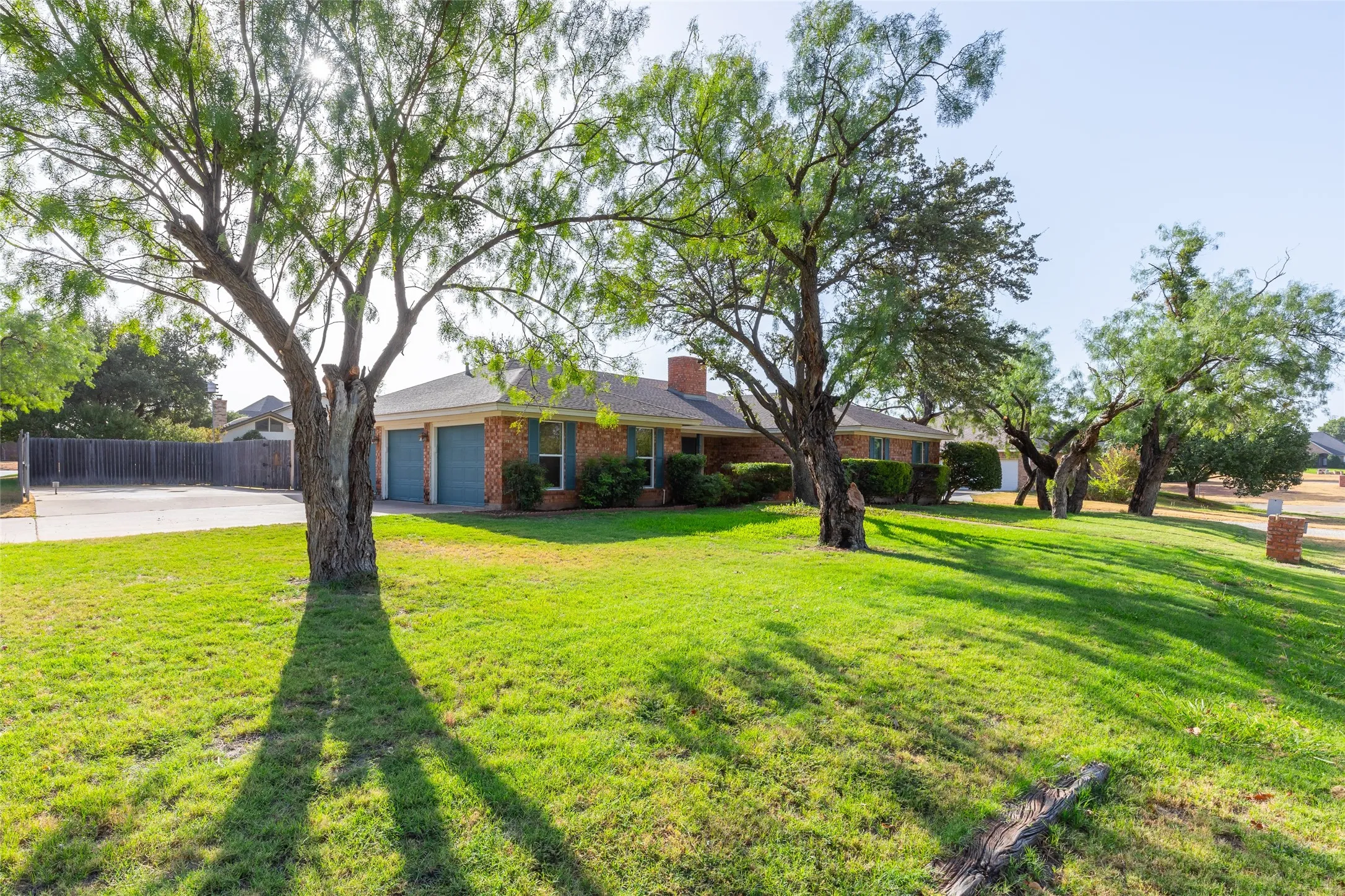 Single Family Residence For Rent in Taylor County , 2025 Lytle Trail, Abilene, Texas 79602, 4 Bedroom, 3 Bathroom, 2 Garage spaces, 2,290 Sqft, built in 1978, mls#21385580, Real Estate Agent in Abilene, Homes For Rent in Taylor county, Homes For Rent in Abilene, Realtor in Abilene Texas, Real Estate Brokerage Independent Realty Texas, Luminita Cordes Realtor