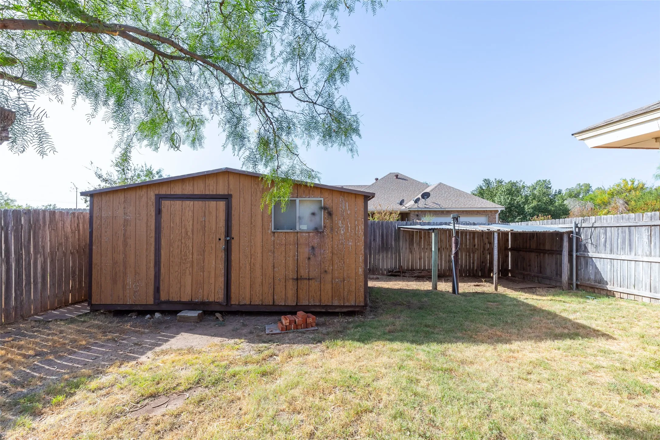 Single Family Residence For Rent in Taylor County , 2025 Lytle Trail, Abilene, Texas 79602, 4 Bedroom, 3 Bathroom, 2 Garage spaces, 2,290 Sqft, built in 1978, mls#21385580, Real Estate Agent in Abilene, Homes For Rent in Taylor county, Homes For Rent in Abilene, Realtor in Abilene Texas, Real Estate Brokerage Independent Realty Texas, Luminita Cordes Realtor