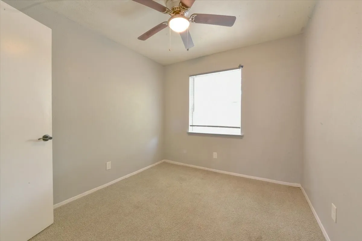 Single Family Residence For Rent in Dallas County , 4114 Ladale Drive, Dallas, Texas 75212, 3 Bedroom, 2 Bathroom, Garage spaces, 1,633 Sqft, built in 1973, mls#21386516, Real Estate Agent in Dallas, Homes For Rent in Dallas county, Homes For Rent in Dallas, Realtor in Dallas Texas, Real Estate Brokerage Independent Realty Texas, Luminita Cordes Realtor