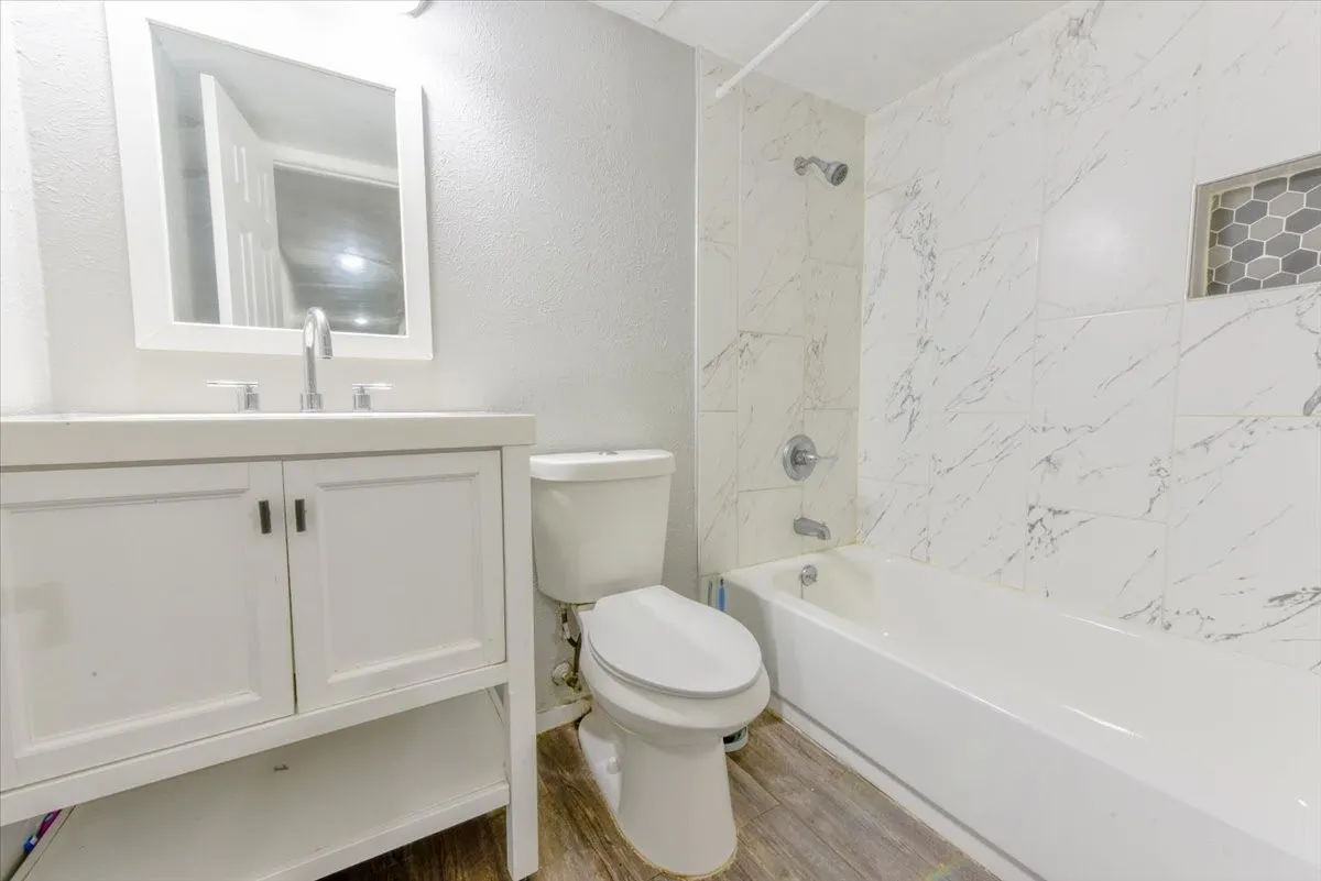 Single Family Residence For Rent in Dallas County , 4114 Ladale Drive, Dallas, Texas 75212, 3 Bedroom, 2 Bathroom, Garage spaces, 1,633 Sqft, built in 1973, mls#21386516, Real Estate Agent in Dallas, Homes For Rent in Dallas county, Homes For Rent in Dallas, Realtor in Dallas Texas, Real Estate Brokerage Independent Realty Texas, Luminita Cordes Realtor