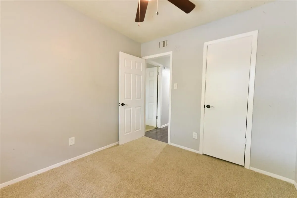 Single Family Residence For Rent in Dallas County , 4114 Ladale Drive, Dallas, Texas 75212, 3 Bedroom, 2 Bathroom, Garage spaces, 1,633 Sqft, built in 1973, mls#21386516, Real Estate Agent in Dallas, Homes For Rent in Dallas county, Homes For Rent in Dallas, Realtor in Dallas Texas, Real Estate Brokerage Independent Realty Texas, Luminita Cordes Realtor