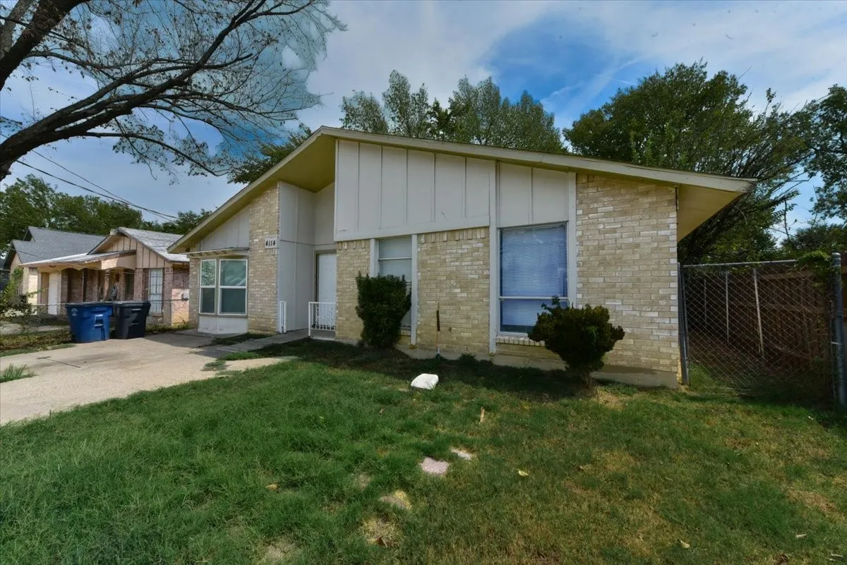 Single Family Residence For Rent in Dallas County , 4114 Ladale Drive, Dallas, Texas 75212, 3 Bedroom, 2 Bathroom, Garage spaces, 1,633 Sqft, built in 1973, mls#21386516, Real Estate Agent in Dallas, Homes For Rent in Dallas county, Homes For Rent in Dallas, Realtor in Dallas Texas, Real Estate Brokerage Independent Realty Texas, Luminita Cordes Realtor