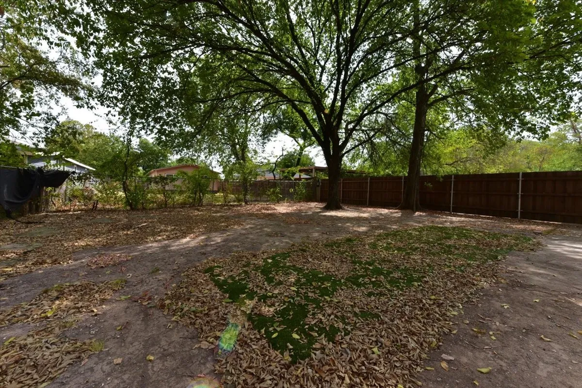 Single Family Residence For Rent in Dallas County , 4114 Ladale Drive, Dallas, Texas 75212, 3 Bedroom, 2 Bathroom, Garage spaces, 1,633 Sqft, built in 1973, mls#21386516, Real Estate Agent in Dallas, Homes For Rent in Dallas county, Homes For Rent in Dallas, Realtor in Dallas Texas, Real Estate Brokerage Independent Realty Texas, Luminita Cordes Realtor