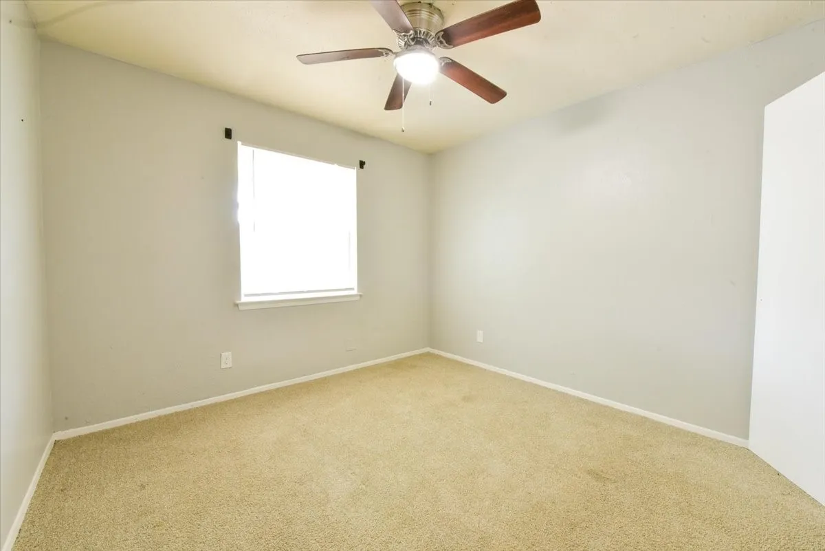 Single Family Residence For Rent in Dallas County , 4114 Ladale Drive, Dallas, Texas 75212, 3 Bedroom, 2 Bathroom, Garage spaces, 1,633 Sqft, built in 1973, mls#21386516, Real Estate Agent in Dallas, Homes For Rent in Dallas county, Homes For Rent in Dallas, Realtor in Dallas Texas, Real Estate Brokerage Independent Realty Texas, Luminita Cordes Realtor