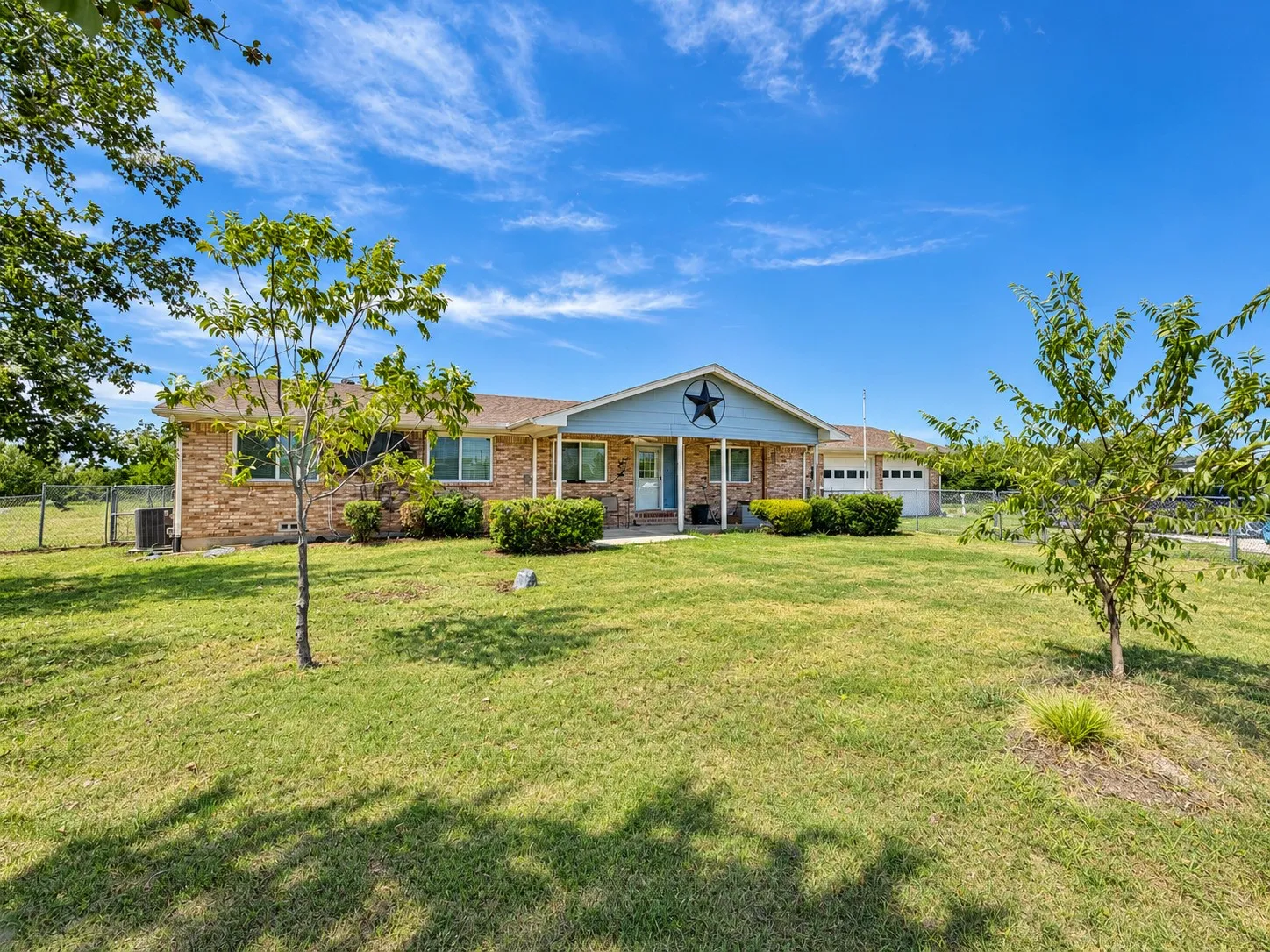 Single Family Residence For Rent in Collin County , 6913 Kerilan Lane, St Paul, Texas 75098, 4 Bedroom, 2 Bathroom, 2 Garage spaces, 1,556 Sqft, built in 1966, mls#21386517, Real Estate Agent in St Paul, Homes For Rent in Collin county, Homes For Rent in St Paul, Realtor in St Paul Texas, Real Estate Brokerage Independent Realty Texas, Luminita Cordes Realtor
