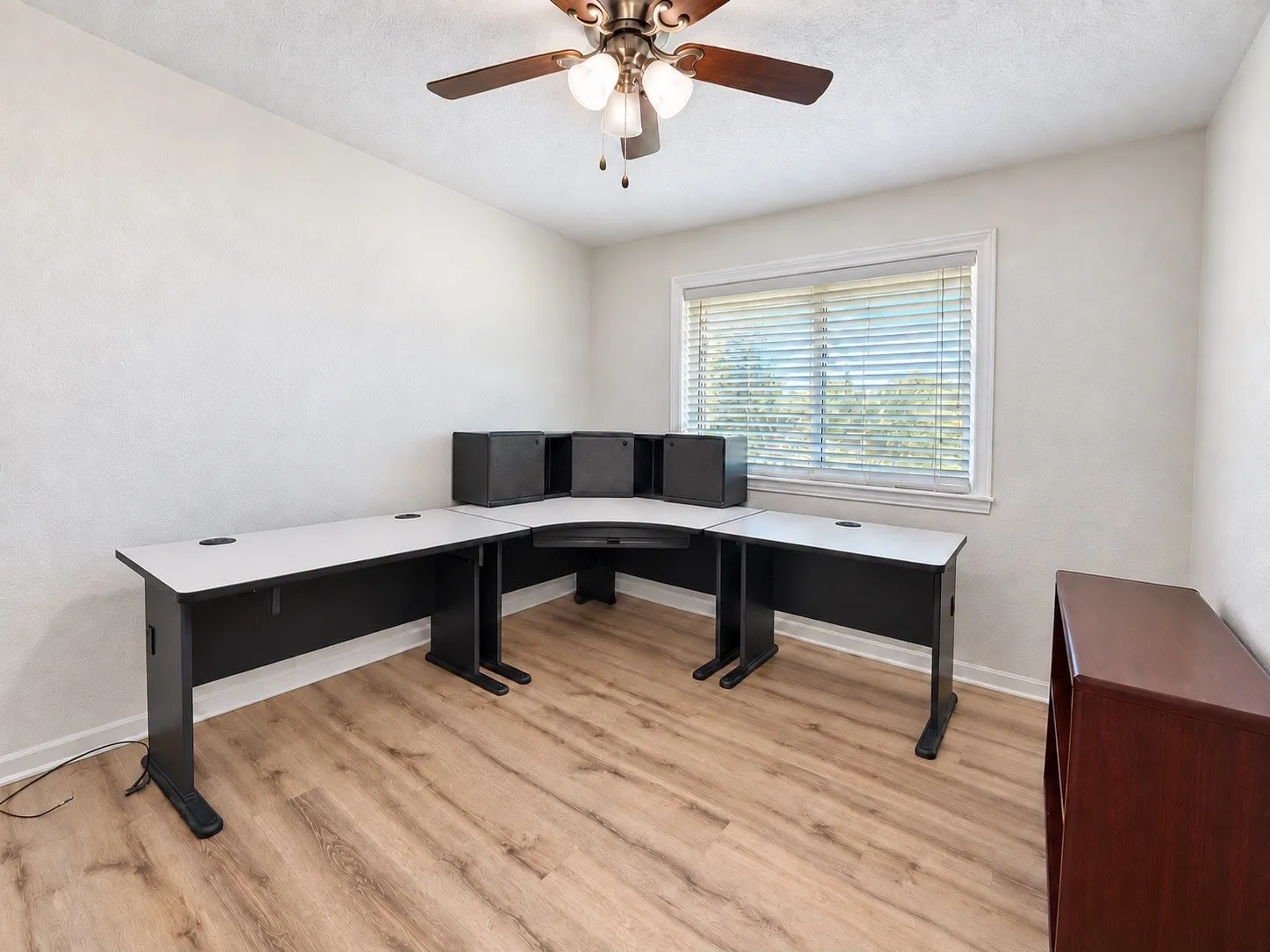 Single Family Residence For Rent in Collin County , 6913 Kerilan Lane, St Paul, Texas 75098, 4 Bedroom, 2 Bathroom, 2 Garage spaces, 1,556 Sqft, built in 1966, mls#21386517, Real Estate Agent in St Paul, Homes For Rent in Collin county, Homes For Rent in St Paul, Realtor in St Paul Texas, Real Estate Brokerage Independent Realty Texas, Luminita Cordes Realtor