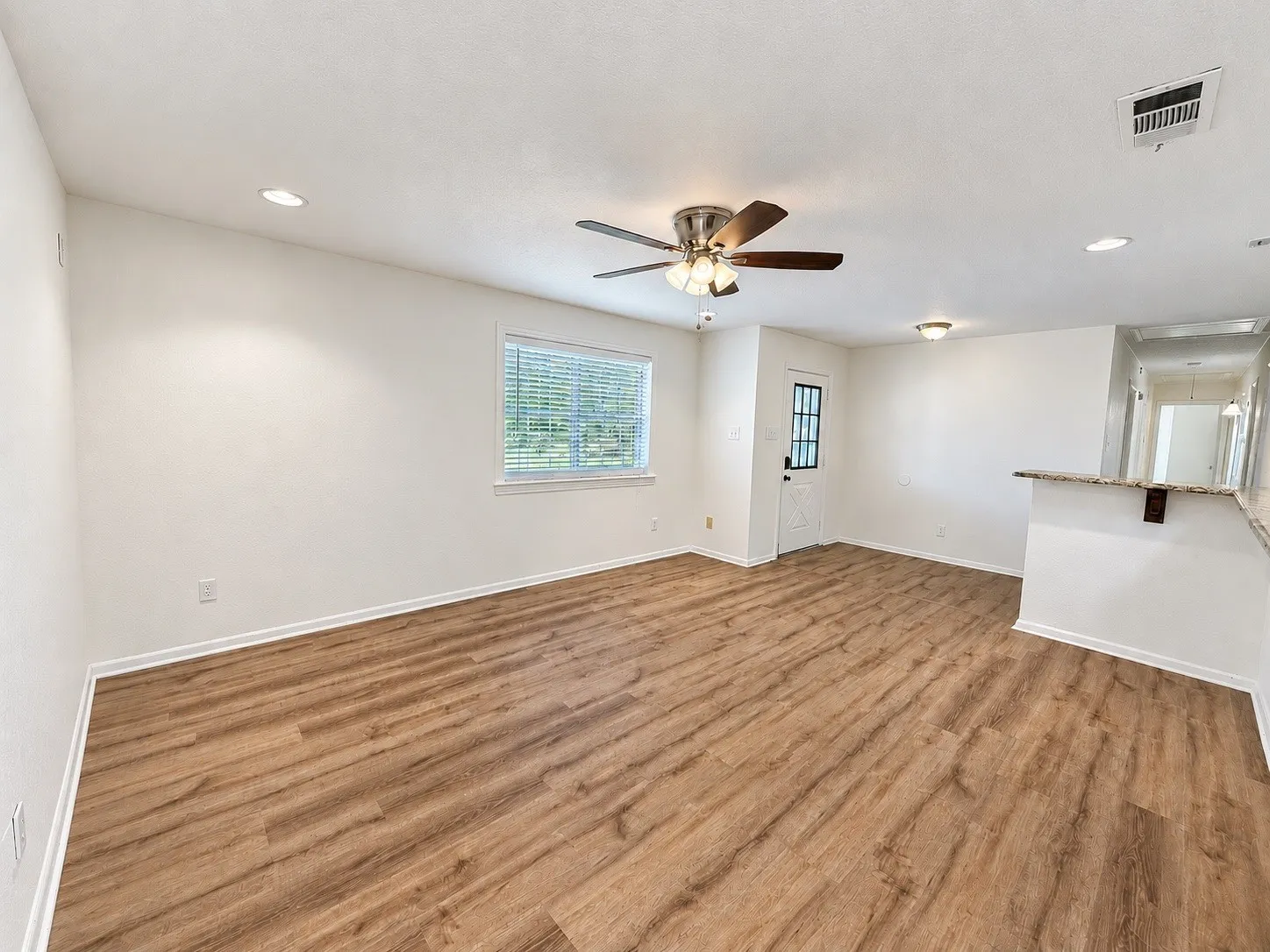 Single Family Residence For Rent in Collin County , 6913 Kerilan Lane, St Paul, Texas 75098, 4 Bedroom, 2 Bathroom, 2 Garage spaces, 1,556 Sqft, built in 1966, mls#21386517, Real Estate Agent in St Paul, Homes For Rent in Collin county, Homes For Rent in St Paul, Realtor in St Paul Texas, Real Estate Brokerage Independent Realty Texas, Luminita Cordes Realtor