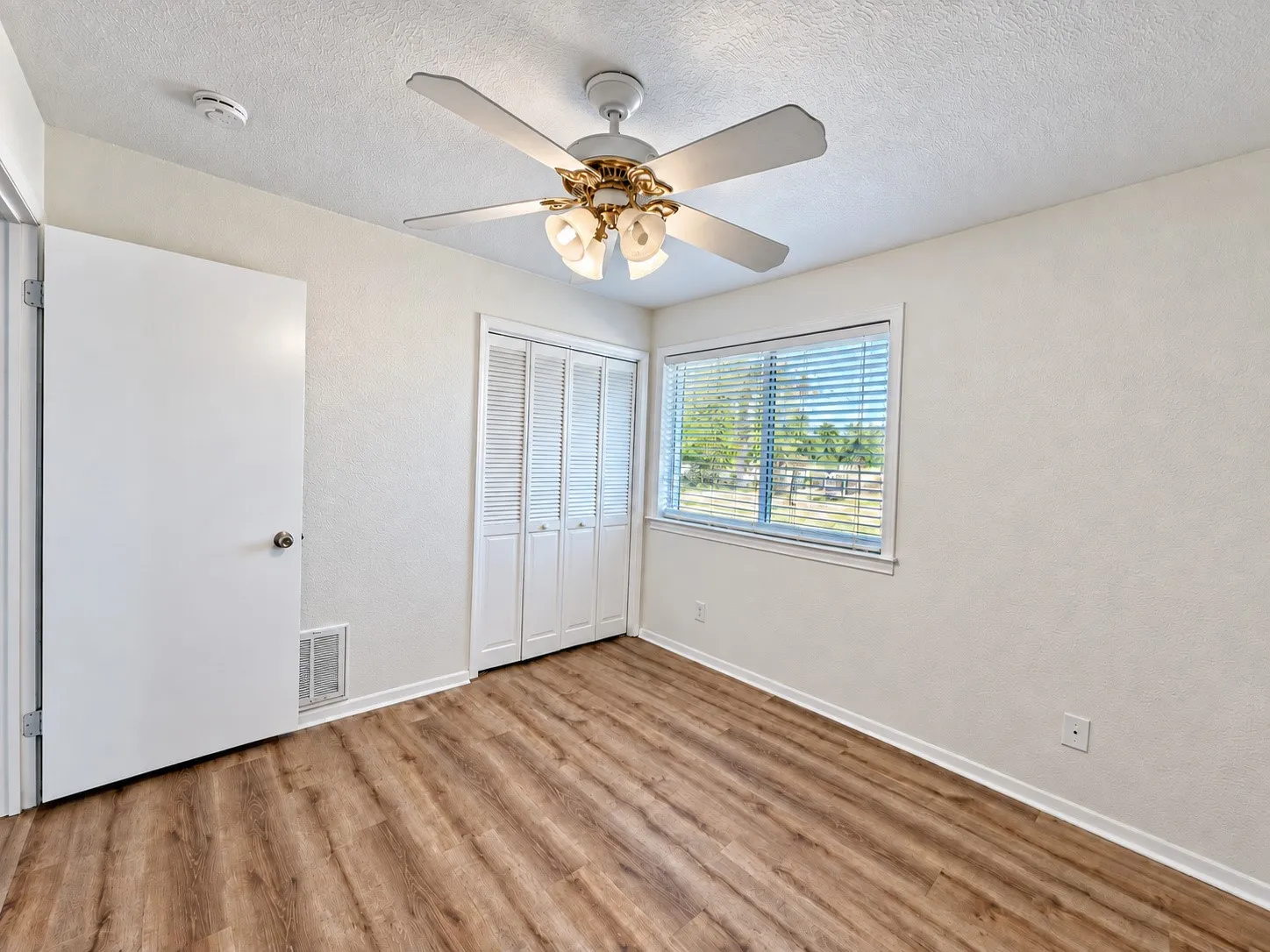 Single Family Residence For Rent in Collin County , 6913 Kerilan Lane, St Paul, Texas 75098, 4 Bedroom, 2 Bathroom, 2 Garage spaces, 1,556 Sqft, built in 1966, mls#21386517, Real Estate Agent in St Paul, Homes For Rent in Collin county, Homes For Rent in St Paul, Realtor in St Paul Texas, Real Estate Brokerage Independent Realty Texas, Luminita Cordes Realtor