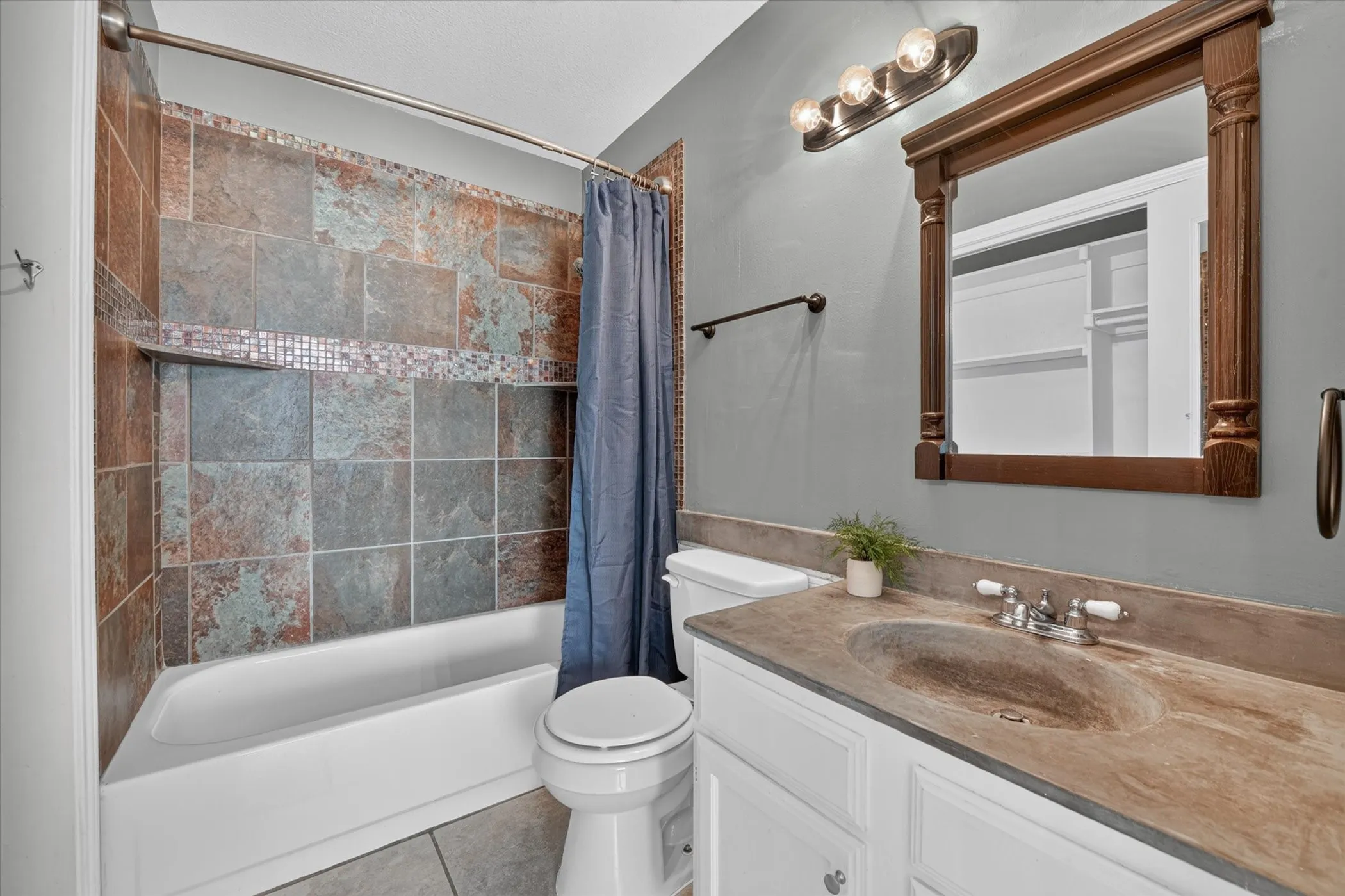 Ensuite bathroom for second bedroom