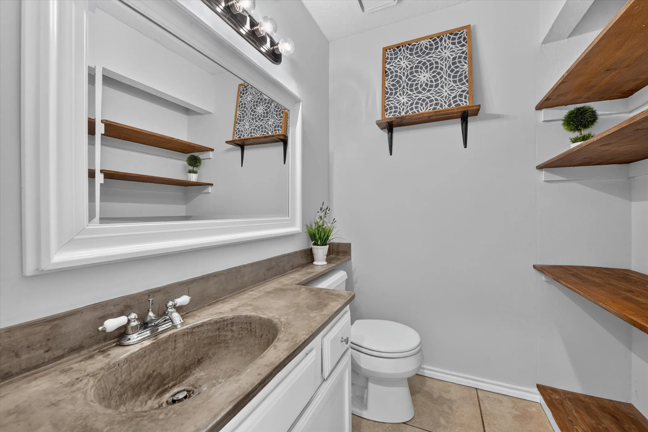 Condominium For Sale in Collin County , 17820 Windflower Way 1404, Dallas, Texas 75252, 2 Bedroom, 3 Bathroom, Garage spaces, 1,297 Sqft, built in 1985, mls#21386464, Real Estate Agent in Dallas, Homes For Sale in Collin county, Homes For Sale in Dallas, Realtor in Dallas Texas, Real Estate Brokerage Independent Realty Texas, Luminita Cordes Realtor