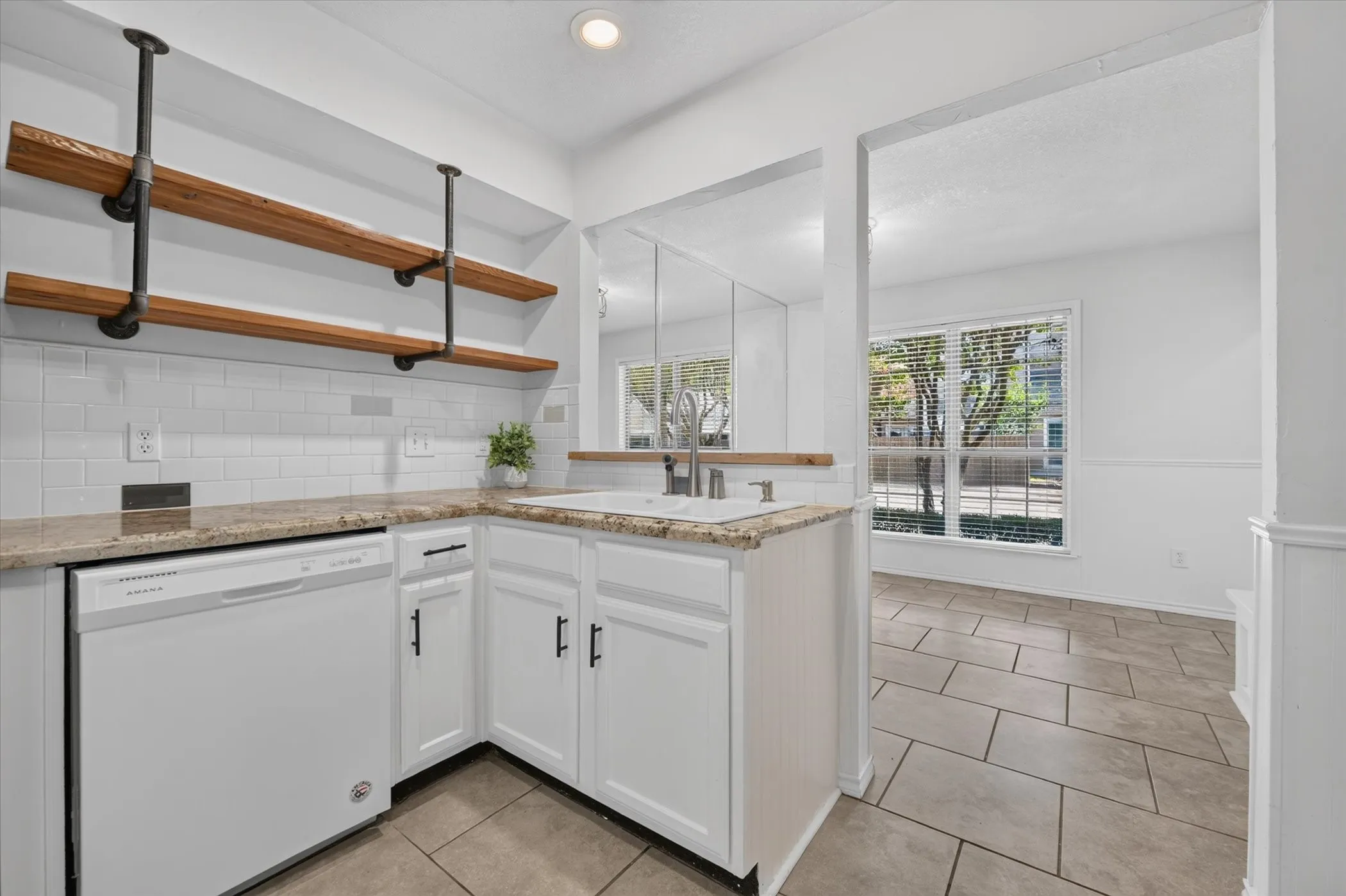 Condominium For Sale in Collin County , 17820 Windflower Way 1404, Dallas, Texas 75252, 2 Bedroom, 3 Bathroom, Garage spaces, 1,297 Sqft, built in 1985, mls#21386464, Real Estate Agent in Dallas, Homes For Sale in Collin county, Homes For Sale in Dallas, Realtor in Dallas Texas, Real Estate Brokerage Independent Realty Texas, Luminita Cordes Realtor