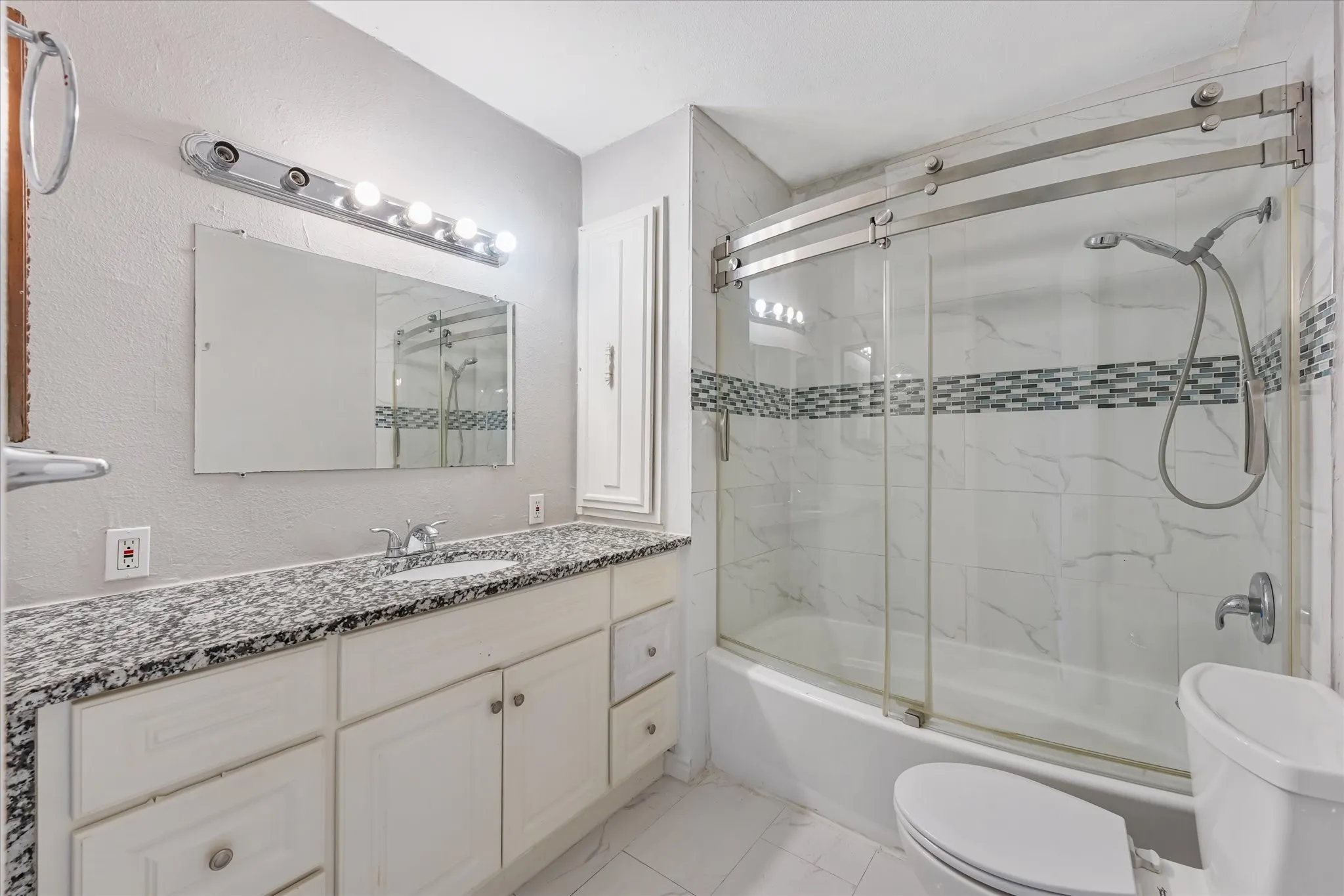 Townhouse For Sale in Dallas County , 3022 Eastpark Drive, Garland, Texas 75044, 4 Bedroom, 3 Bathroom, 2 Garage spaces, 1,842 Sqft, built in 1973, mls#21386202, Real Estate Agent in Garland, Homes For Sale in Dallas county, Homes For Sale in Garland, Realtor in Garland Texas, Real Estate Brokerage Independent Realty Texas, Luminita Cordes Realtor