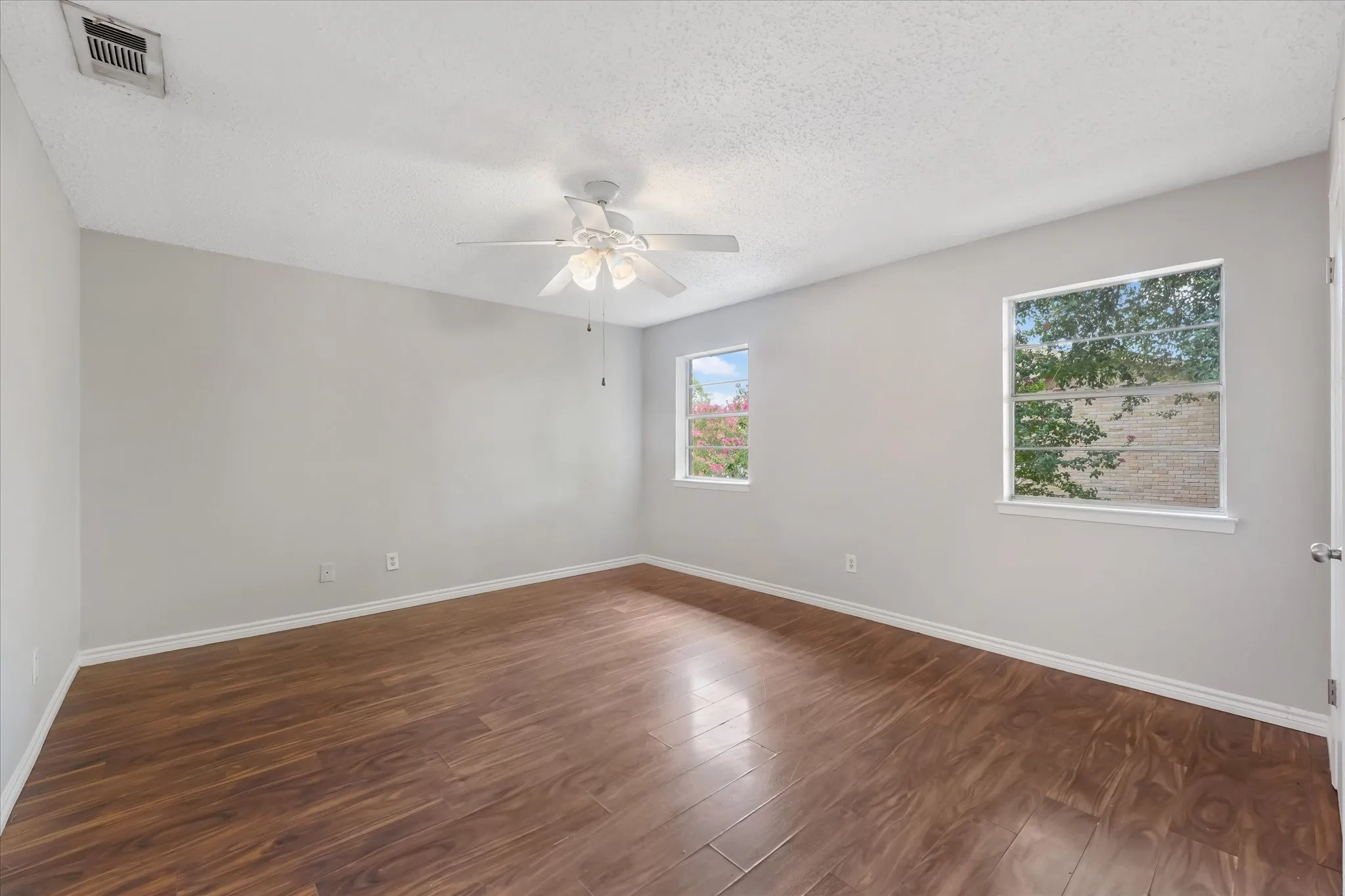 Townhouse For Sale in Dallas County , 3022 Eastpark Drive, Garland, Texas 75044, 4 Bedroom, 3 Bathroom, 2 Garage spaces, 1,842 Sqft, built in 1973, mls#21386202, Real Estate Agent in Garland, Homes For Sale in Dallas county, Homes For Sale in Garland, Realtor in Garland Texas, Real Estate Brokerage Independent Realty Texas, Luminita Cordes Realtor