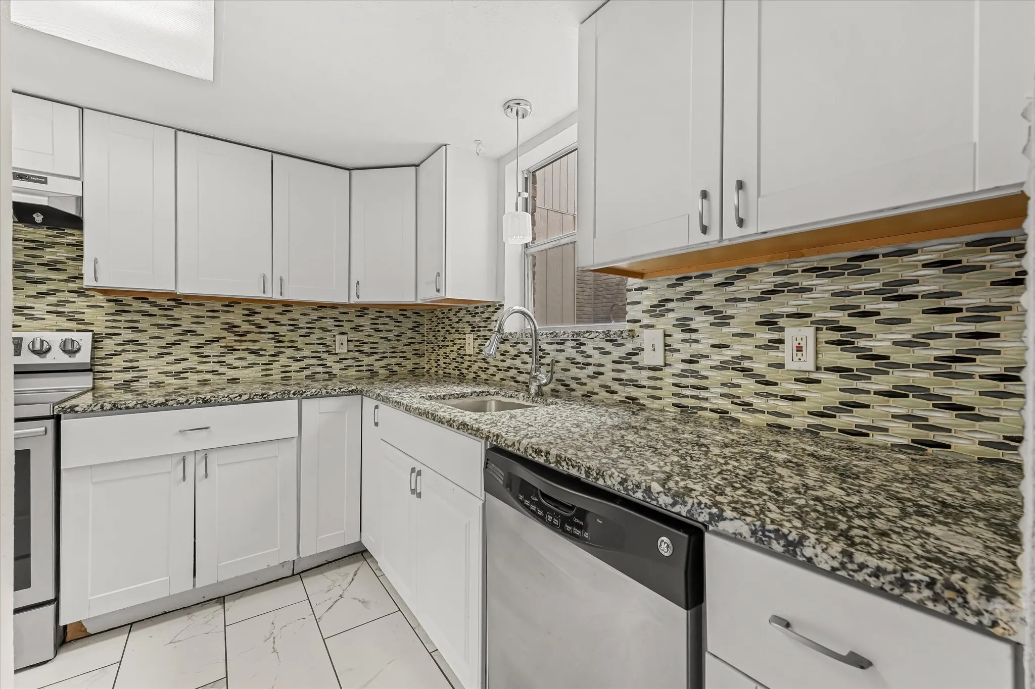 Townhouse For Sale in Dallas County , 3022 Eastpark Drive, Garland, Texas 75044, 4 Bedroom, 3 Bathroom, 2 Garage spaces, 1,842 Sqft, built in 1973, mls#21386202, Real Estate Agent in Garland, Homes For Sale in Dallas county, Homes For Sale in Garland, Realtor in Garland Texas, Real Estate Brokerage Independent Realty Texas, Luminita Cordes Realtor