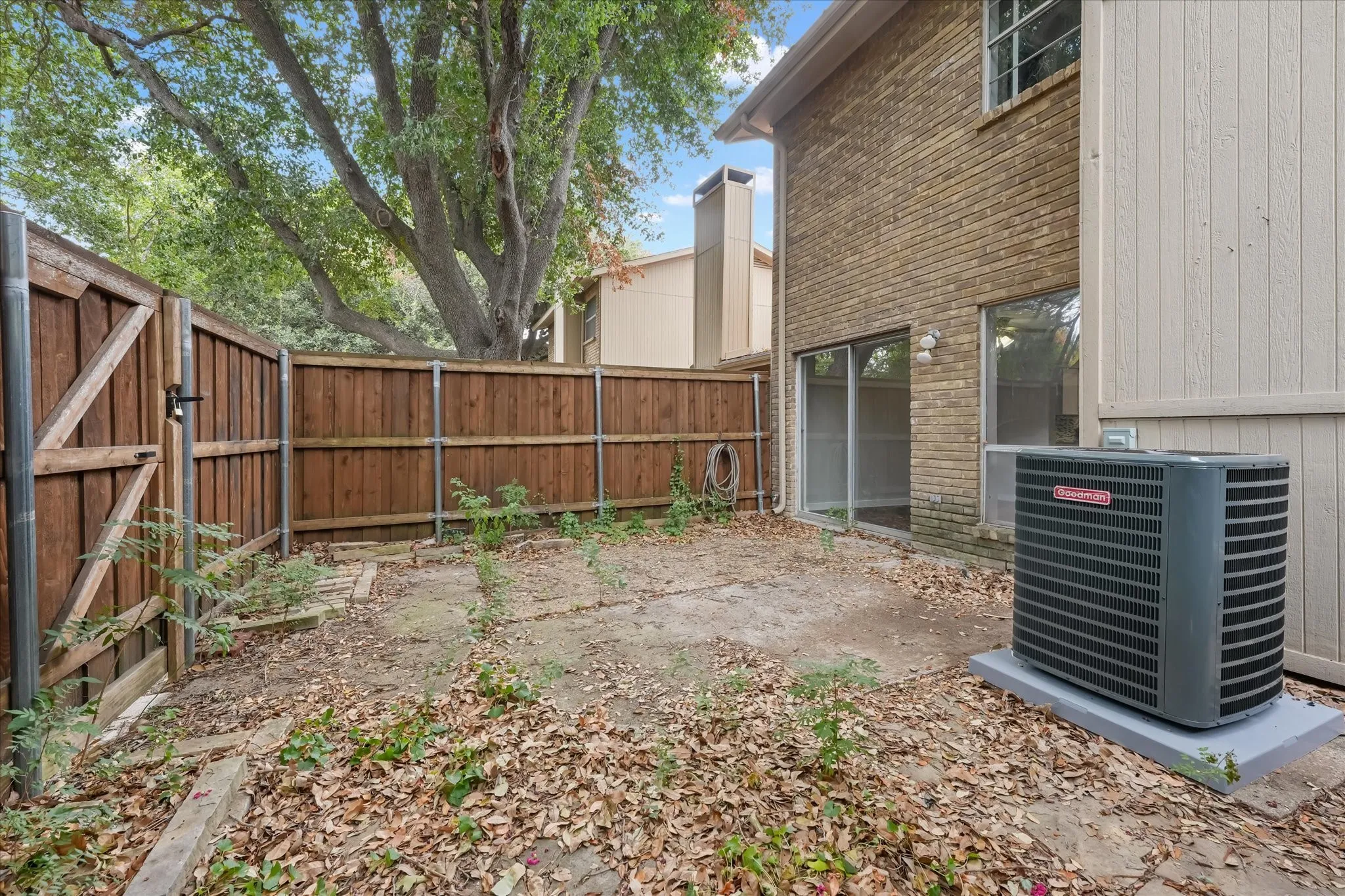 Townhouse For Sale in Dallas County , 3022 Eastpark Drive, Garland, Texas 75044, 4 Bedroom, 3 Bathroom, 2 Garage spaces, 1,842 Sqft, built in 1973, mls#21386202, Real Estate Agent in Garland, Homes For Sale in Dallas county, Homes For Sale in Garland, Realtor in Garland Texas, Real Estate Brokerage Independent Realty Texas, Luminita Cordes Realtor