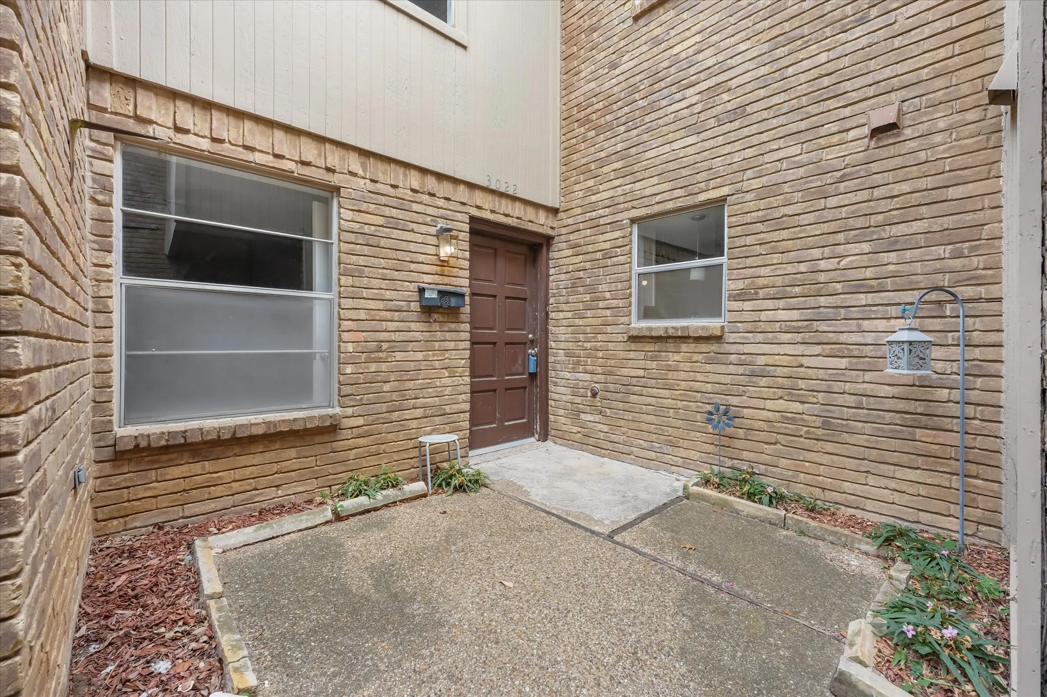 Townhouse For Sale in Dallas County , 3022 Eastpark Drive, Garland, Texas 75044, 4 Bedroom, 3 Bathroom, 2 Garage spaces, 1,842 Sqft, built in 1973, mls#21386202, Real Estate Agent in Garland, Homes For Sale in Dallas county, Homes For Sale in Garland, Realtor in Garland Texas, Real Estate Brokerage Independent Realty Texas, Luminita Cordes Realtor