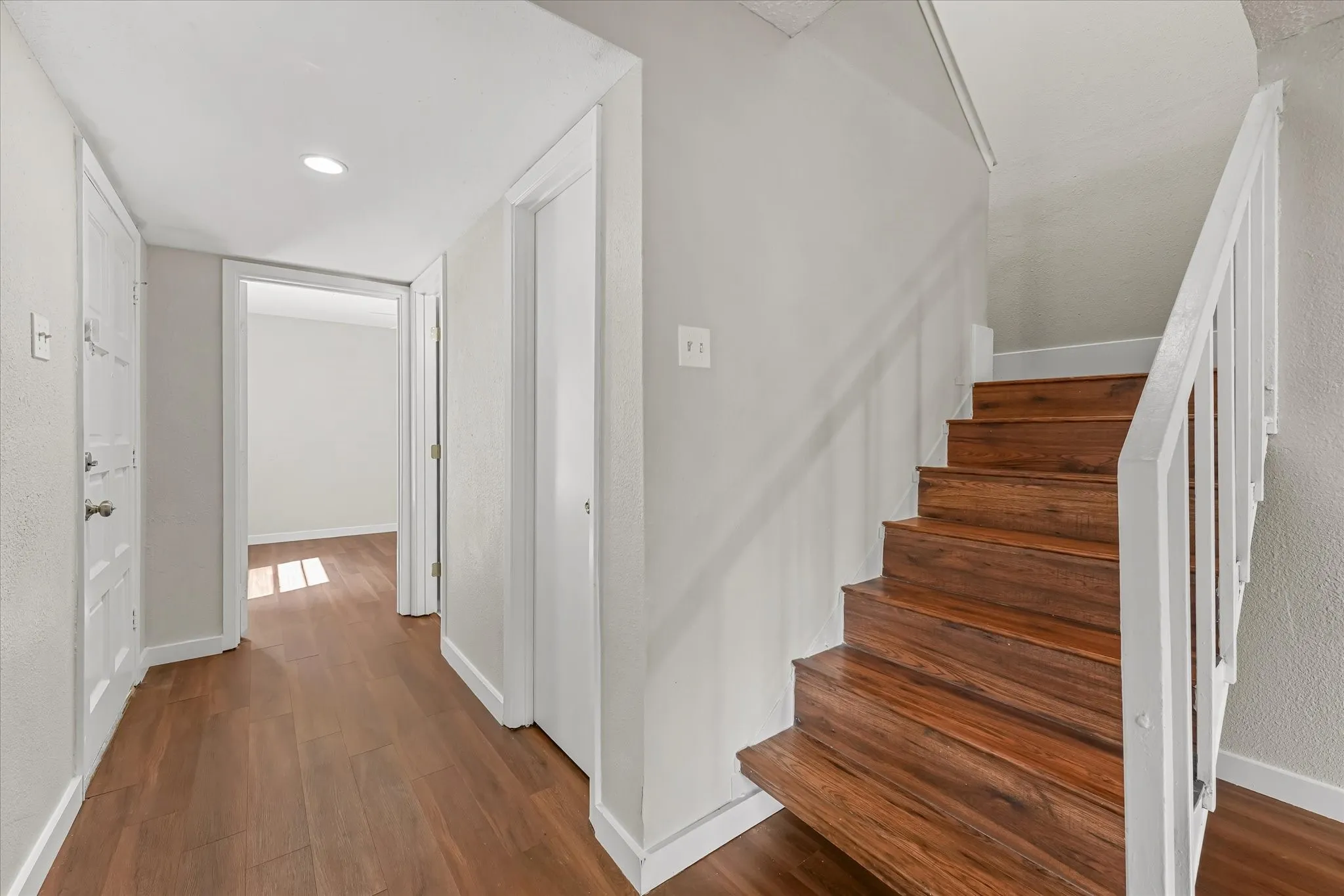 Townhouse For Sale in Dallas County , 3022 Eastpark Drive, Garland, Texas 75044, 4 Bedroom, 3 Bathroom, 2 Garage spaces, 1,842 Sqft, built in 1973, mls#21386202, Real Estate Agent in Garland, Homes For Sale in Dallas county, Homes For Sale in Garland, Realtor in Garland Texas, Real Estate Brokerage Independent Realty Texas, Luminita Cordes Realtor