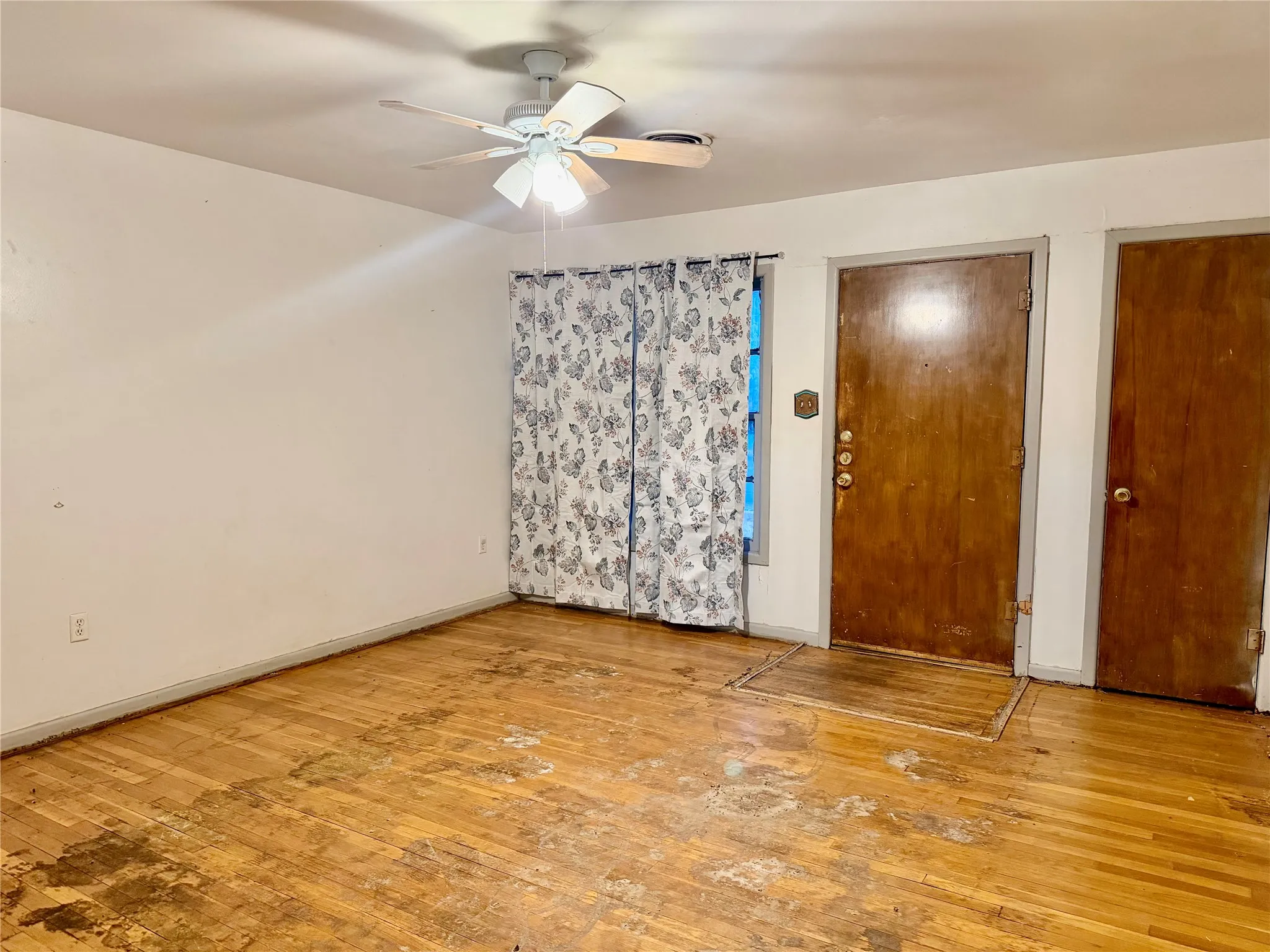 Single Family Residence For Sale in Taylor County , 3816 N 10th Street, Abilene, Texas 79603, 3 Bedroom, 2 Bathroom, 2 Garage spaces, 1,298 Sqft, built in 1961, mls#21386402, Real Estate Agent in Abilene, Homes For Sale in Taylor county, Homes For Sale in Abilene, Realtor in Abilene Texas, Real Estate Brokerage Independent Realty Texas, Luminita Cordes Realtor
