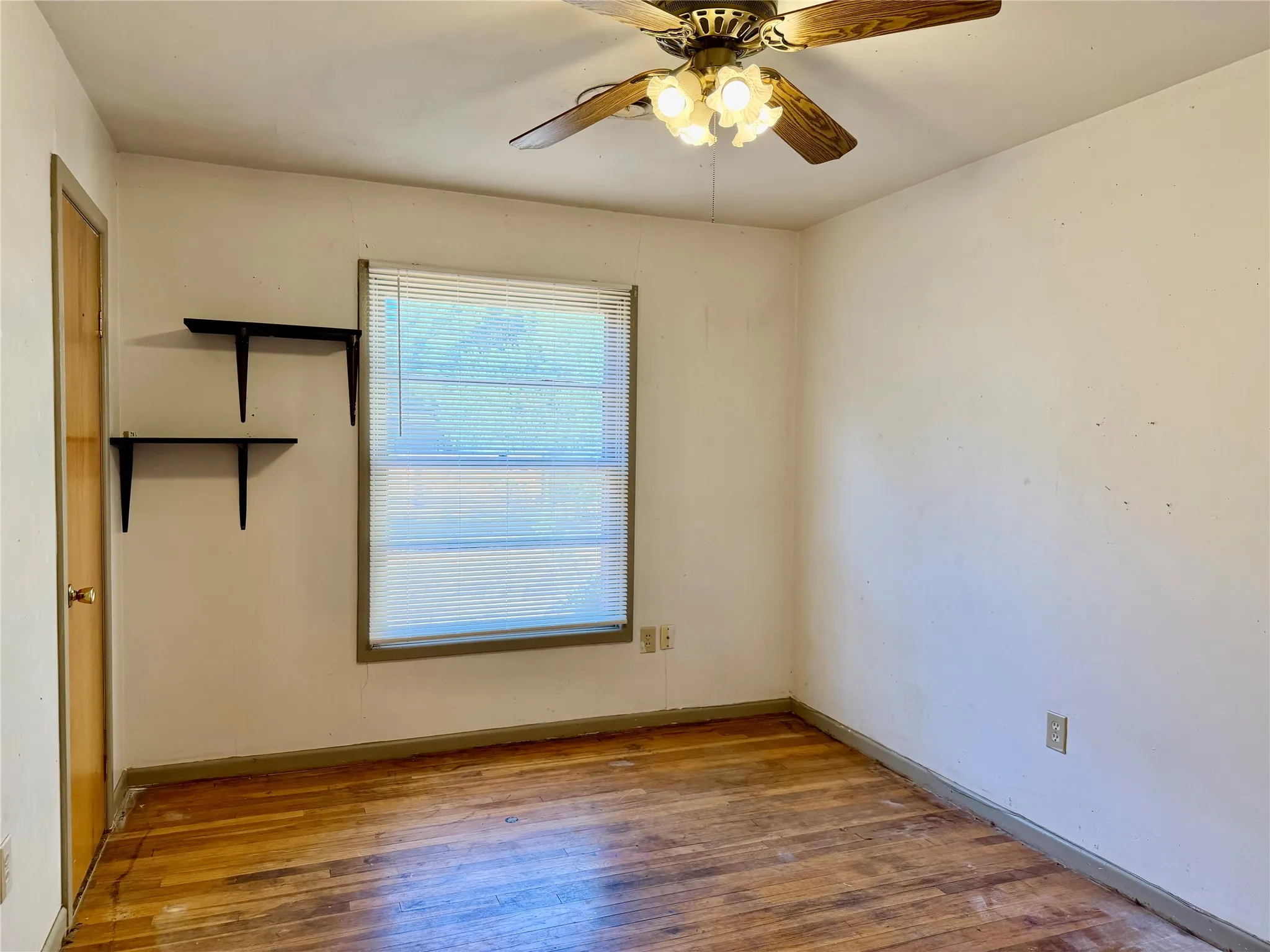 Single Family Residence For Sale in Taylor County , 3816 N 10th Street, Abilene, Texas 79603, 3 Bedroom, 2 Bathroom, 2 Garage spaces, 1,298 Sqft, built in 1961, mls#21386402, Real Estate Agent in Abilene, Homes For Sale in Taylor county, Homes For Sale in Abilene, Realtor in Abilene Texas, Real Estate Brokerage Independent Realty Texas, Luminita Cordes Realtor