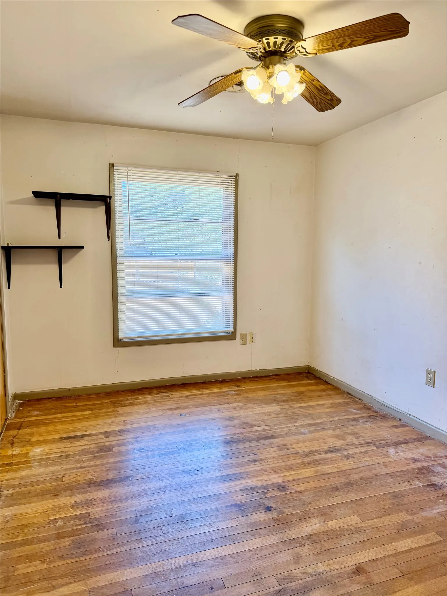 Single Family Residence For Sale in Taylor County , 3816 N 10th Street, Abilene, Texas 79603, 3 Bedroom, 2 Bathroom, 2 Garage spaces, 1,298 Sqft, built in 1961, mls#21386402, Real Estate Agent in Abilene, Homes For Sale in Taylor county, Homes For Sale in Abilene, Realtor in Abilene Texas, Real Estate Brokerage Independent Realty Texas, Luminita Cordes Realtor