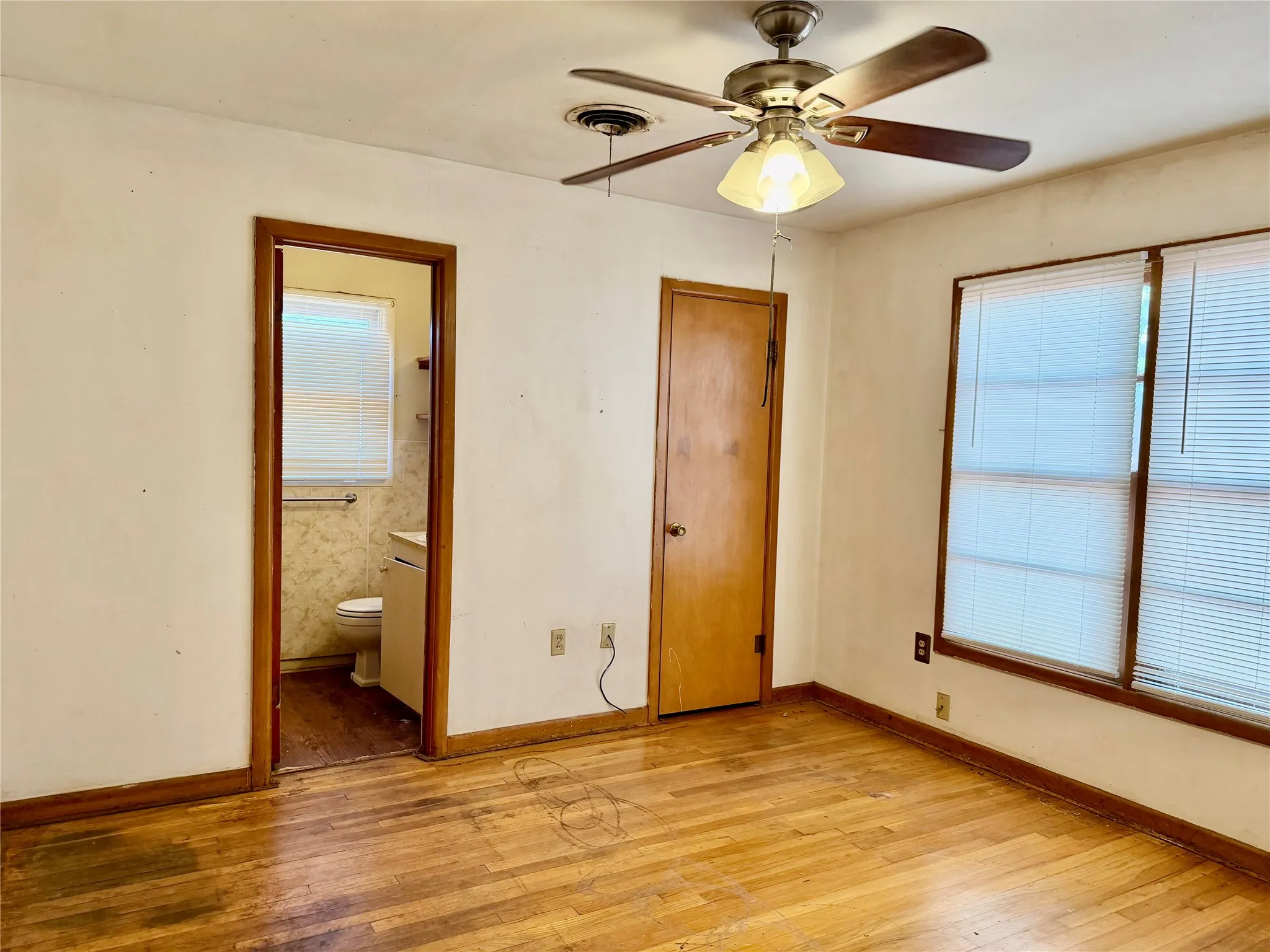 Single Family Residence For Sale in Taylor County , 3816 N 10th Street, Abilene, Texas 79603, 3 Bedroom, 2 Bathroom, 2 Garage spaces, 1,298 Sqft, built in 1961, mls#21386402, Real Estate Agent in Abilene, Homes For Sale in Taylor county, Homes For Sale in Abilene, Realtor in Abilene Texas, Real Estate Brokerage Independent Realty Texas, Luminita Cordes Realtor