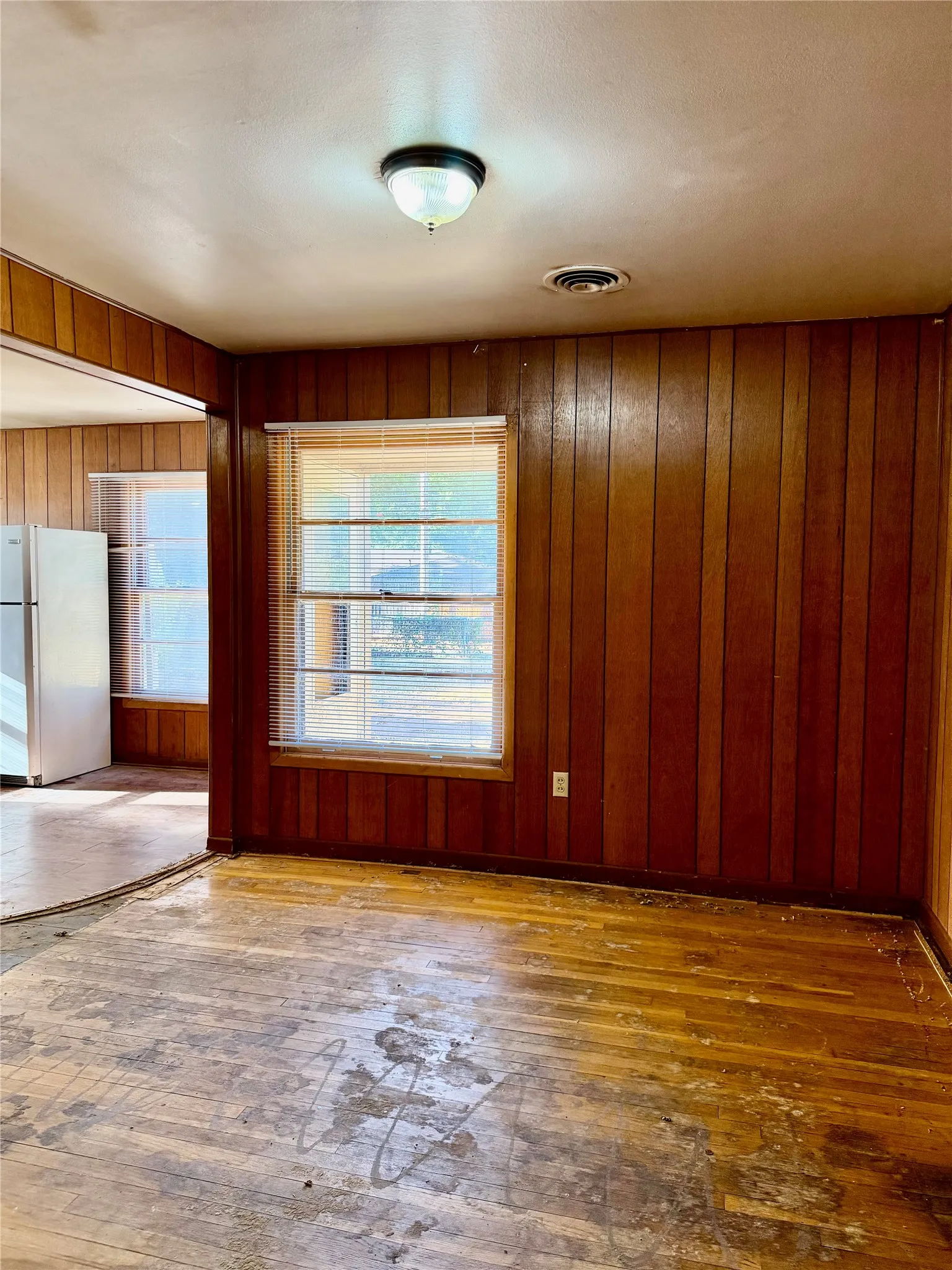 Single Family Residence For Sale in Taylor County , 3816 N 10th Street, Abilene, Texas 79603, 3 Bedroom, 2 Bathroom, 2 Garage spaces, 1,298 Sqft, built in 1961, mls#21386402, Real Estate Agent in Abilene, Homes For Sale in Taylor county, Homes For Sale in Abilene, Realtor in Abilene Texas, Real Estate Brokerage Independent Realty Texas, Luminita Cordes Realtor