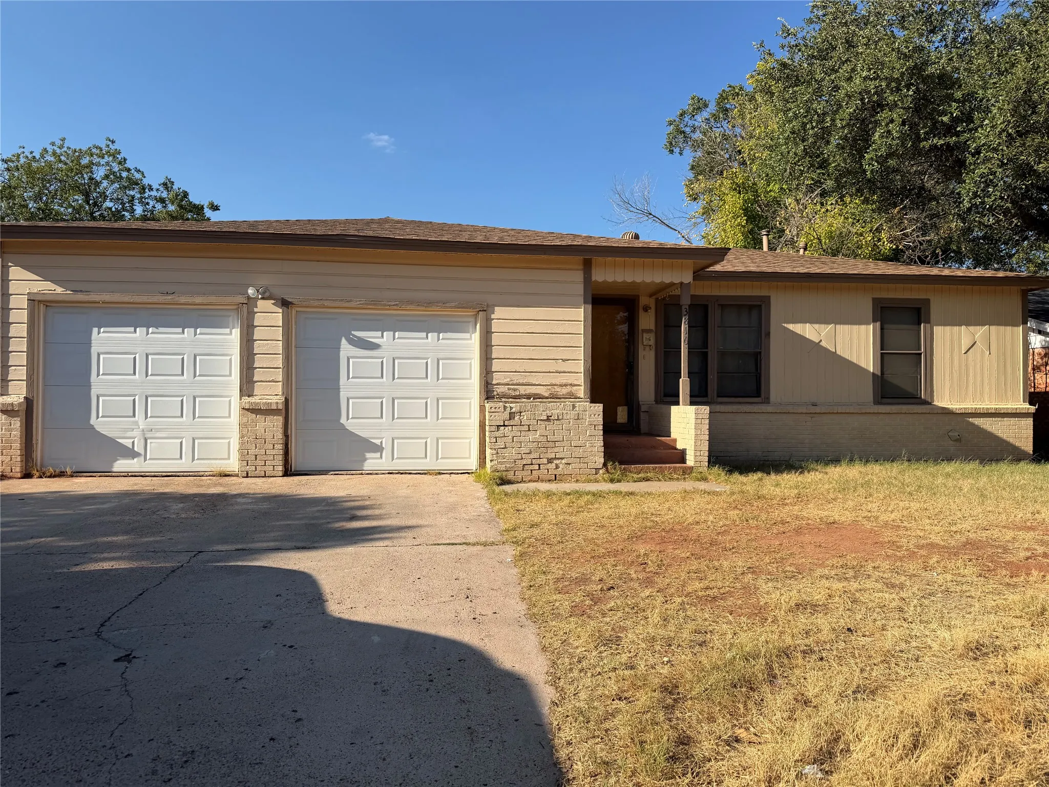 Single Family Residence For Sale in Taylor County , 3816 N 10th Street, Abilene, Texas 79603, 3 Bedroom, 2 Bathroom, 2 Garage spaces, 1,298 Sqft, built in 1961, mls#21386402, Real Estate Agent in Abilene, Homes For Sale in Taylor county, Homes For Sale in Abilene, Realtor in Abilene Texas, Real Estate Brokerage Independent Realty Texas, Luminita Cordes Realtor