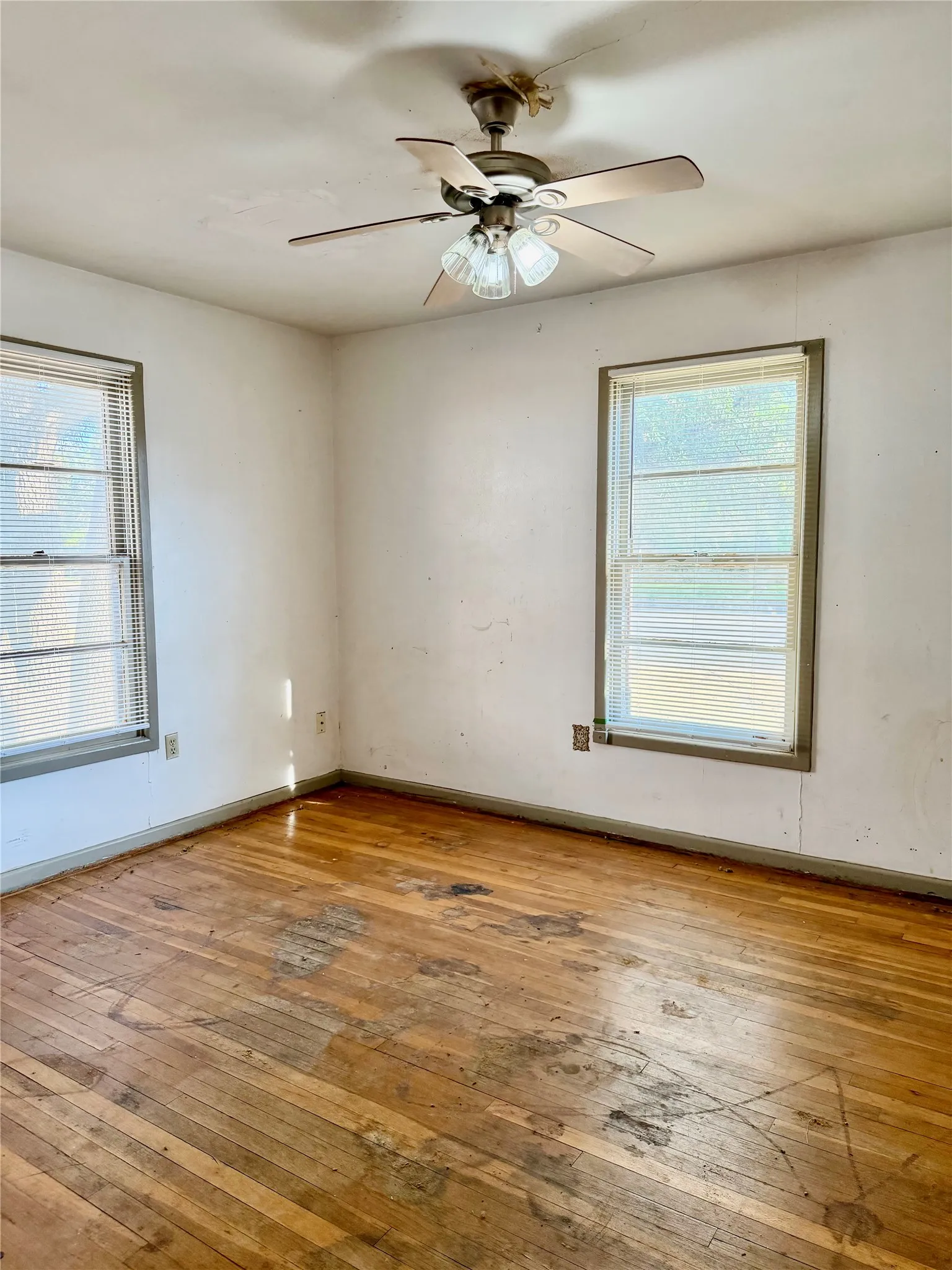 Single Family Residence For Sale in Taylor County , 3816 N 10th Street, Abilene, Texas 79603, 3 Bedroom, 2 Bathroom, 2 Garage spaces, 1,298 Sqft, built in 1961, mls#21386402, Real Estate Agent in Abilene, Homes For Sale in Taylor county, Homes For Sale in Abilene, Realtor in Abilene Texas, Real Estate Brokerage Independent Realty Texas, Luminita Cordes Realtor