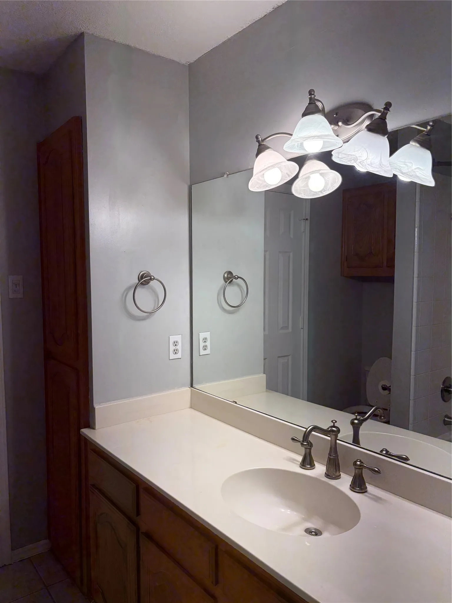 Single Family Residence For Rent in Denton County , 1911 Buffalo Bend Drive, Lewisville, Texas 75067, 4 Bedroom, 3 Bathroom, 2 Garage spaces, 2,473 Sqft, built in 1987, mls#21386441, Real Estate Agent in Lewisville, Homes For Rent in Denton county, Homes For Rent in Lewisville, Realtor in Lewisville Texas, Real Estate Brokerage Independent Realty Texas, Luminita Cordes Realtor